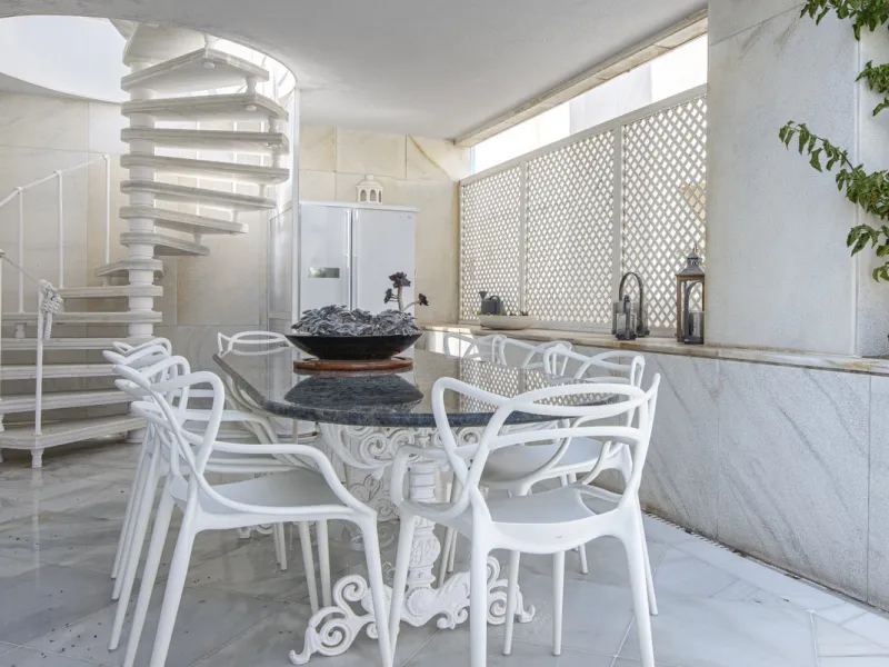 Magnificent front line beach duplex penthouse apartment, situated within walking distance of Puerto Banús and its beautiful Marina. The property enjoys fabulous views over the landscaped gardens the Mediterraneas Sea and La Concha mountain. Located in one