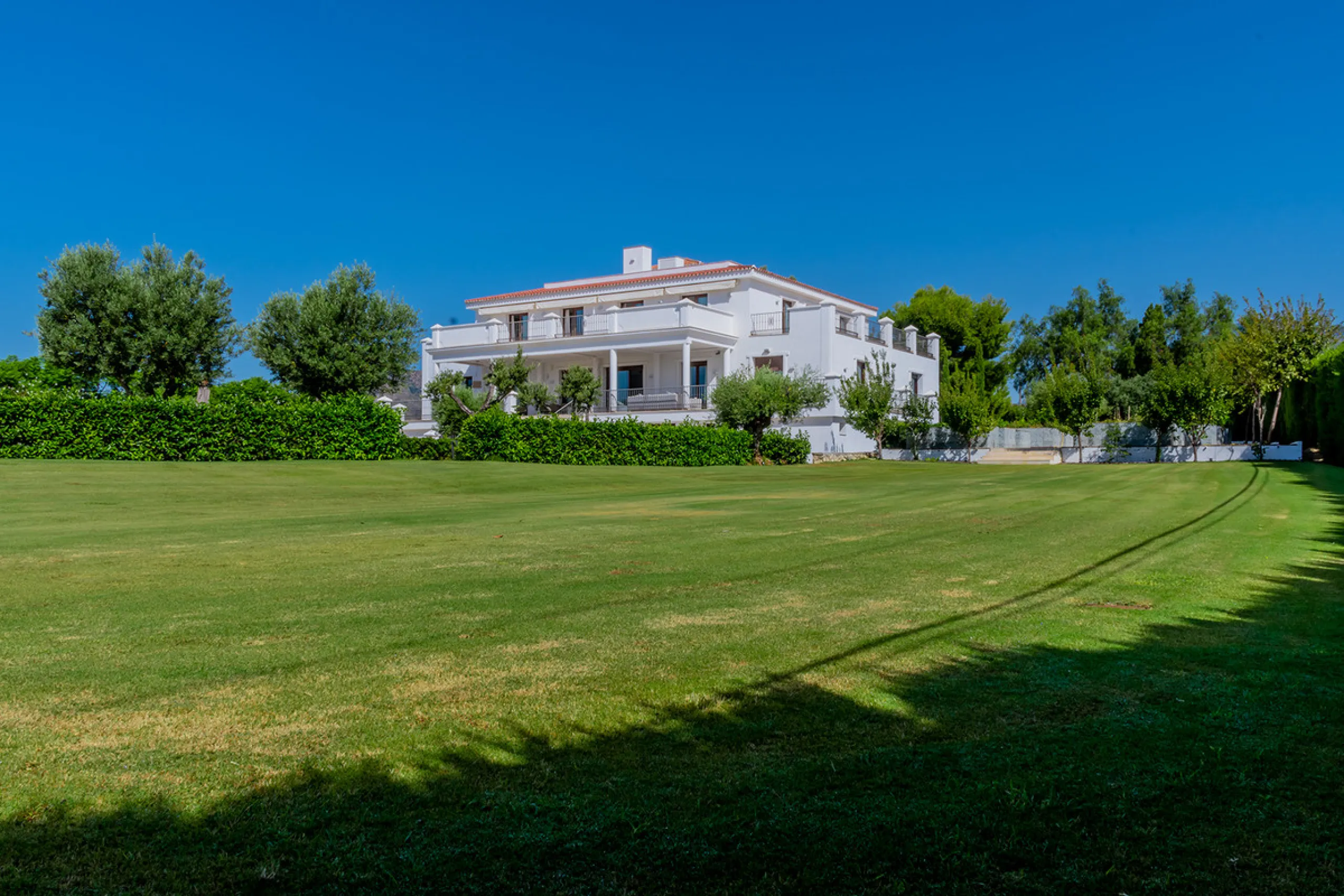 Impressive Luxury Villa in 24.500 m2 plot in Guadalmina.