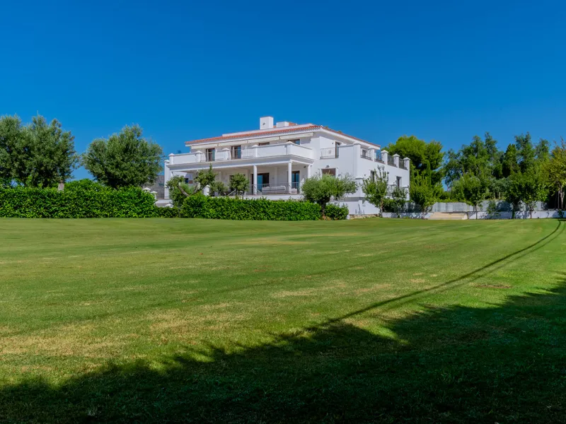 Impressive Luxury Villa in 24.500 m2 plot in Guadalmina.