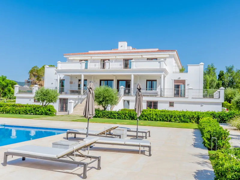 Impressive Luxury Villa in 24.500 m2 plot in Guadalmina.
