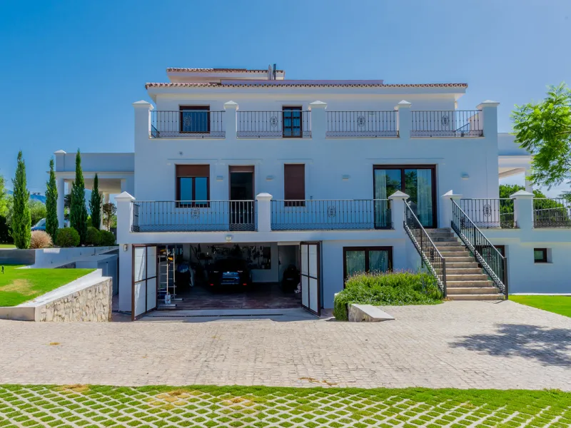 Impressive Luxury Villa in 24.500 m2 plot in Guadalmina.