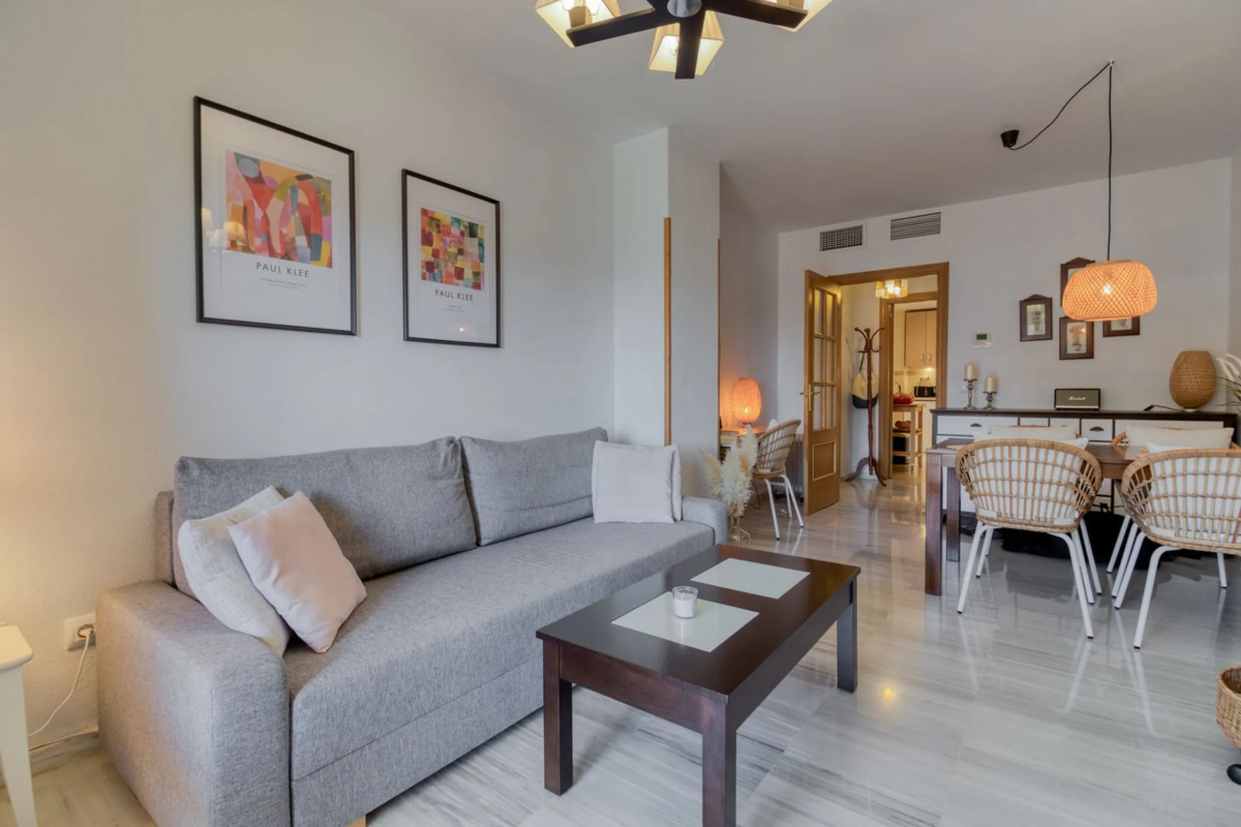 Gut gepflegte Etagenwohnung mit sonniger Terrasse in der Nähe des Bahnhofs El Pinillo in Torremolinos