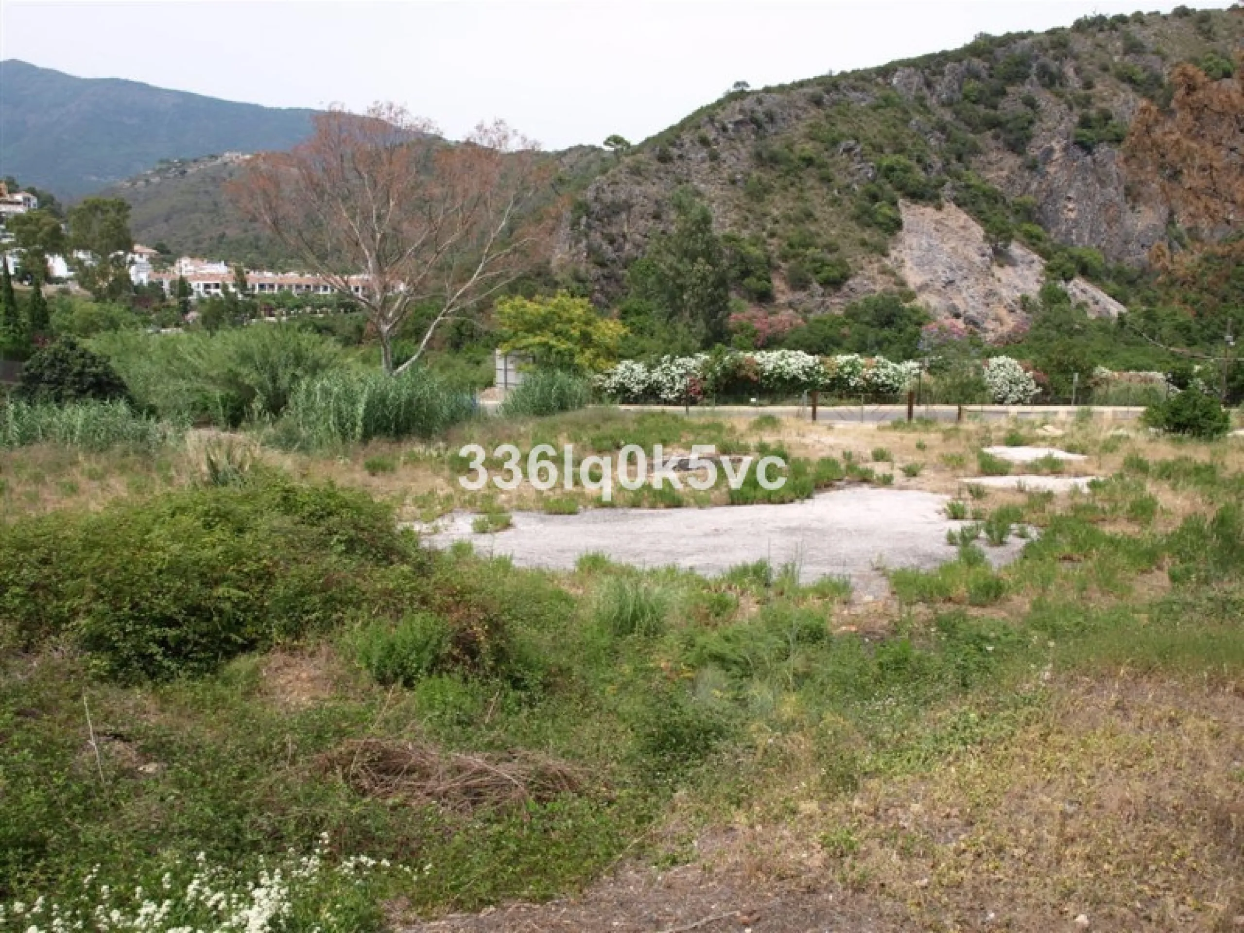 Excellent comercial building plot in a unique strategic place at the entrance of town.