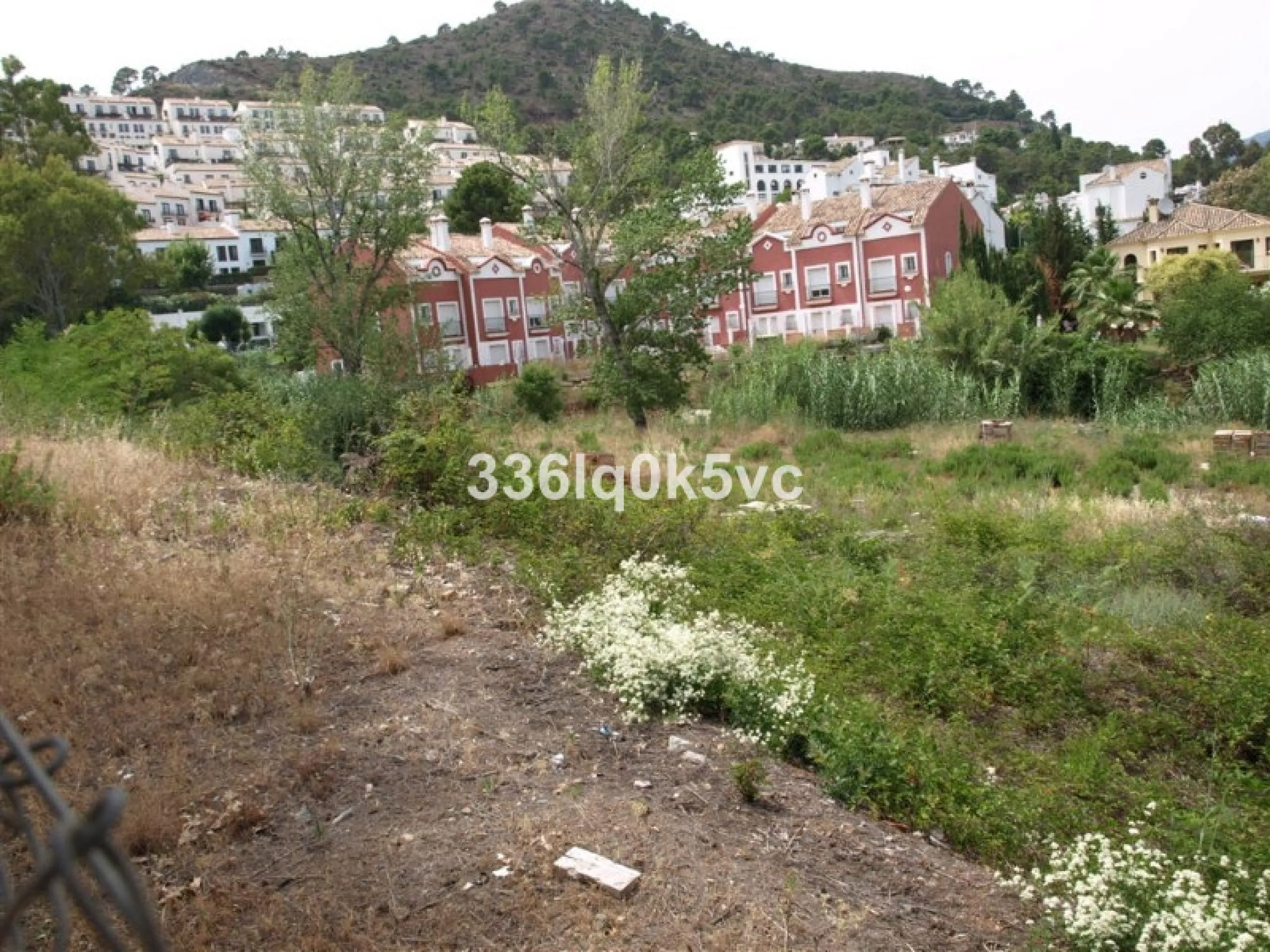 Excellent comercial building plot in a unique strategic place at the entrance of town.