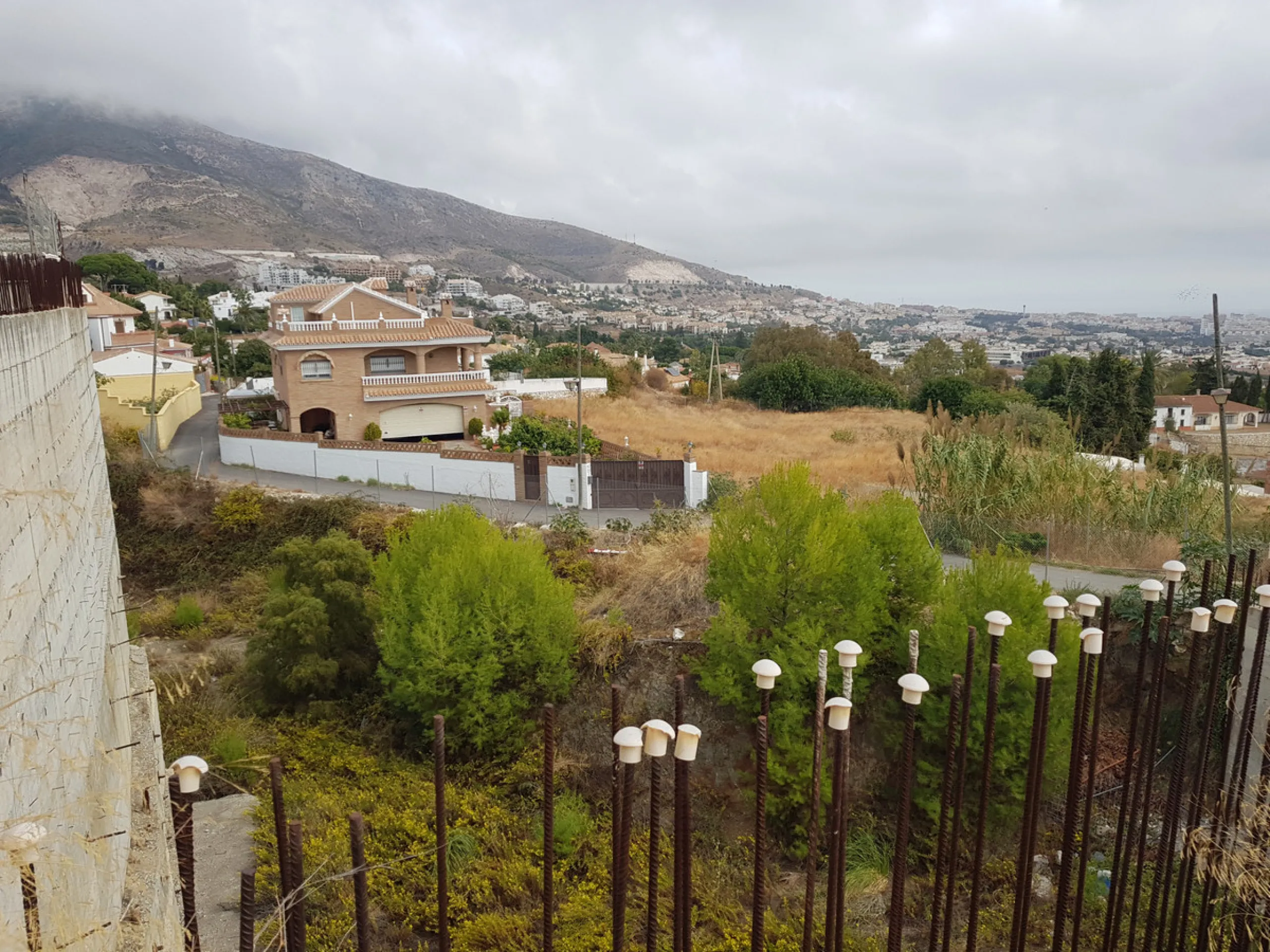 Bank repossessed urban land designated for the construction of up to 22 single family homes or a two storey building situated in the centre of Benalmadena Pueblo.
