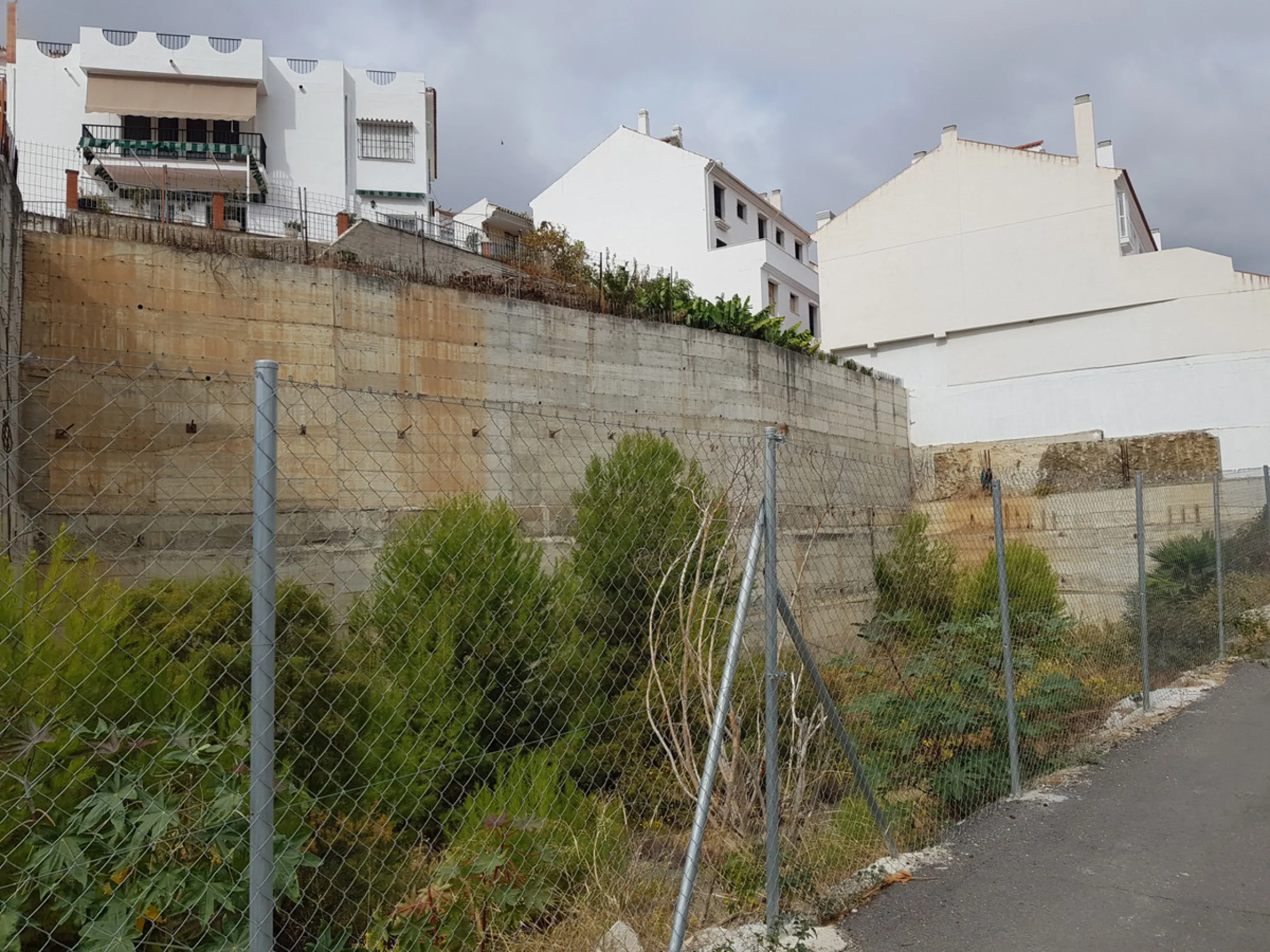 Bank repossessed urban land designated for the construction of up to 22 single family homes or a two storey building situated in the centre of Benalmadena Pueblo.