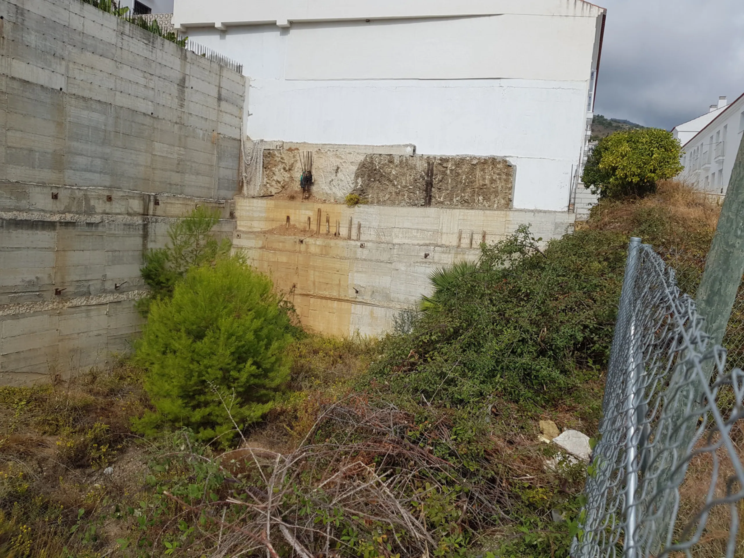 Bank repossessed urban land designated for the construction of up to 22 single family homes or a two storey building situated in the centre of Benalmadena Pueblo.