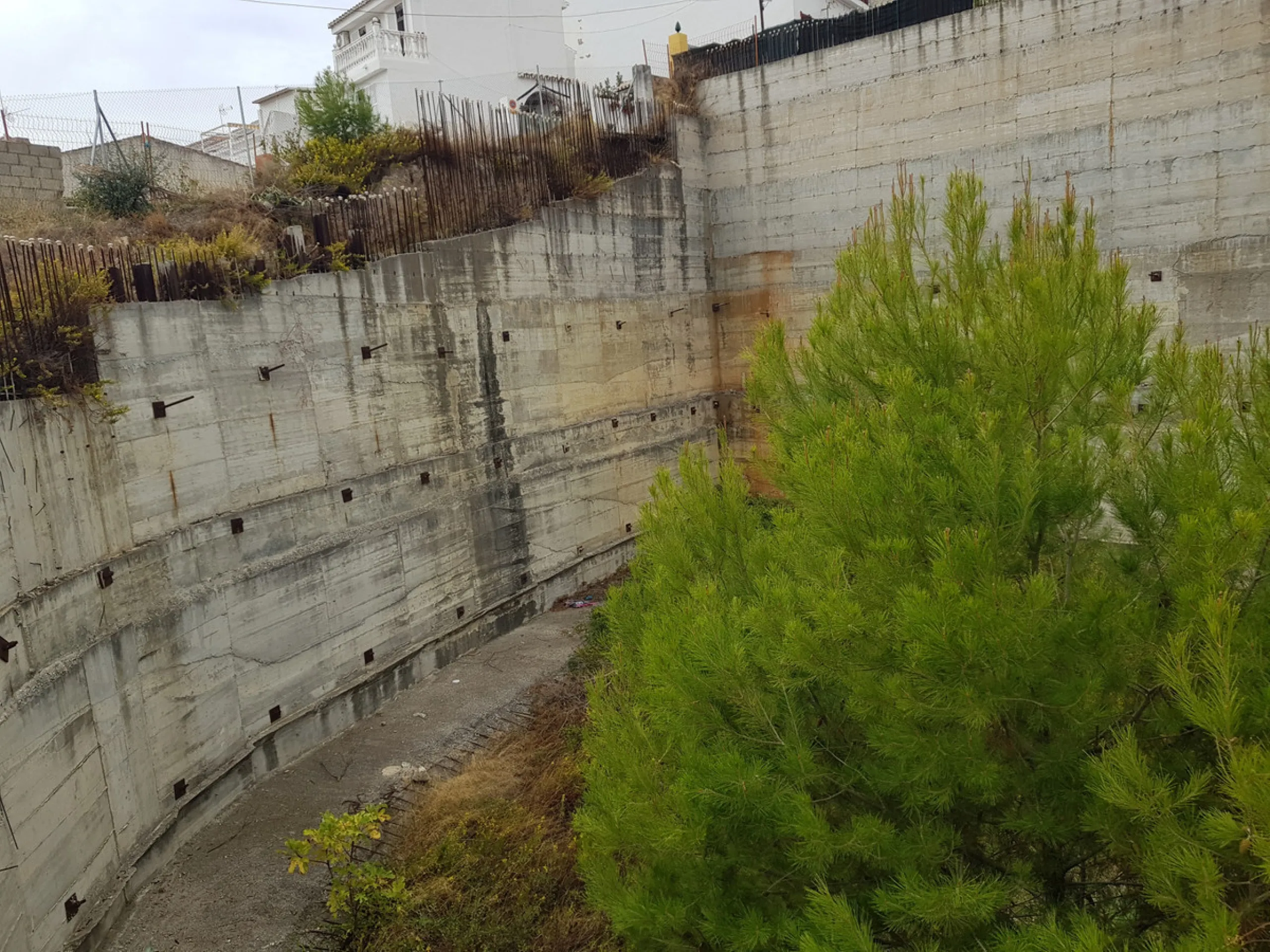 Bank repossessed urban land designated for the construction of up to 22 single family homes or a two storey building situated in the centre of Benalmadena Pueblo.