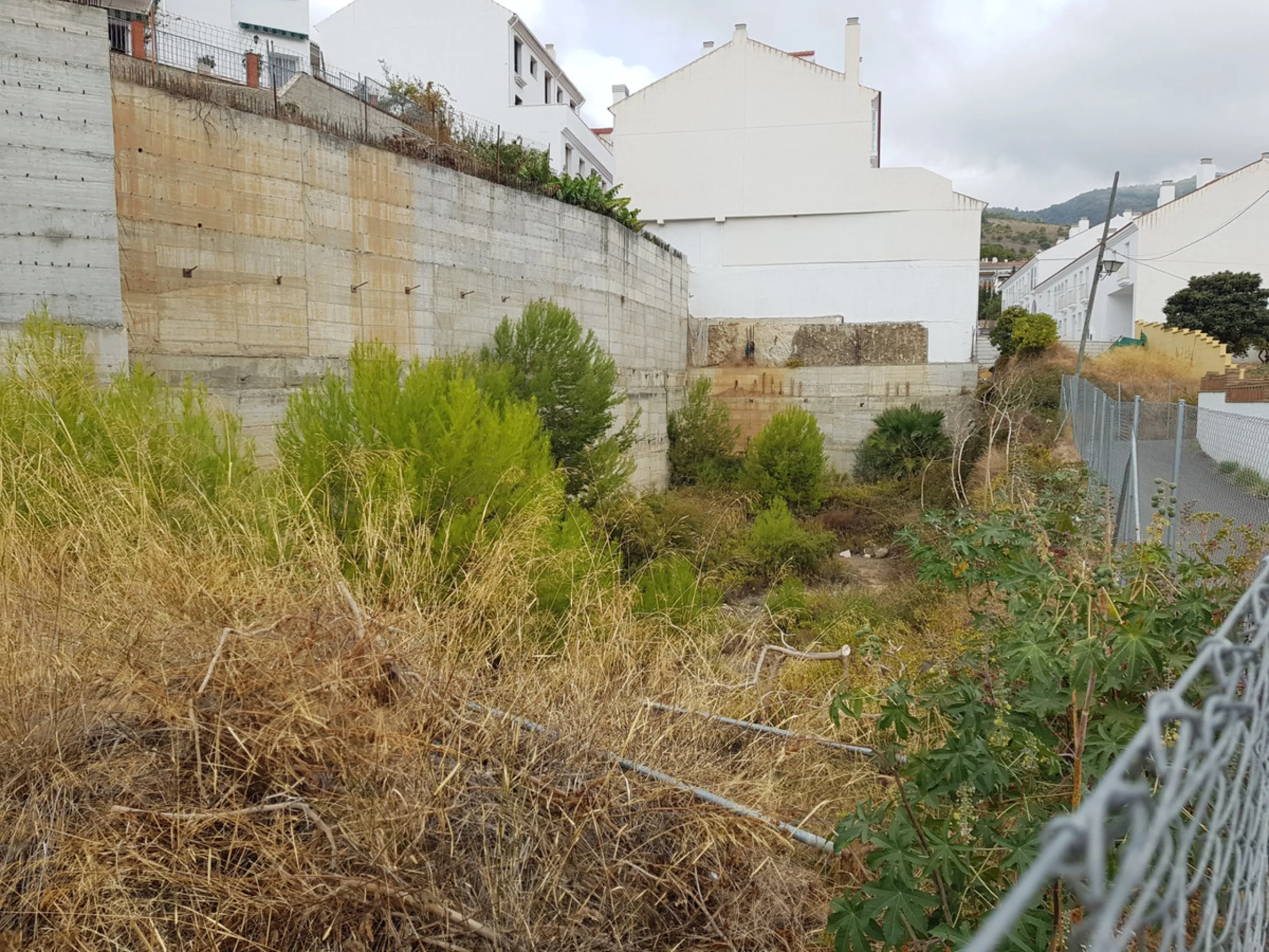 Bank repossessed urban land designated for the construction of up to 22 single family homes or a two storey building situated in the centre of Benalmadena Pueblo.