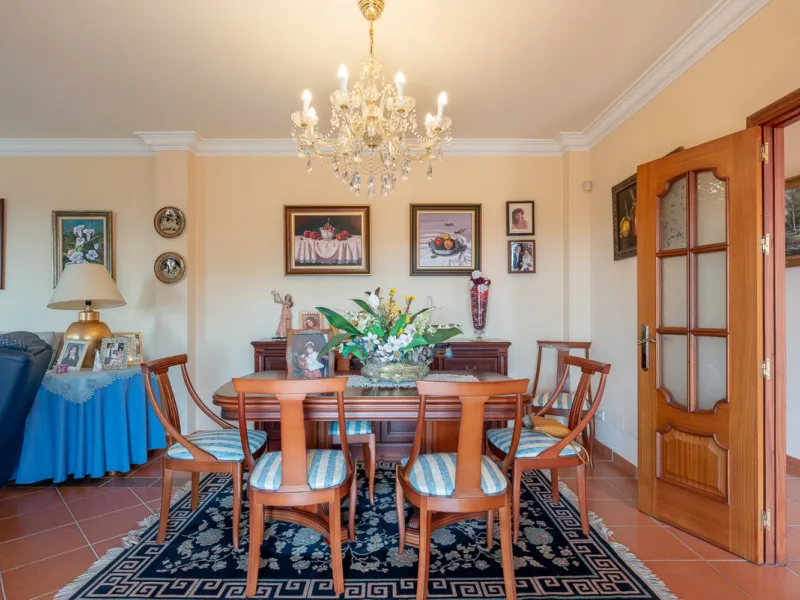 Large, attractive family home in very quiet area close to Marbella and next to a Natural Park. Beautiful open south and south-west views. Large, fully equipped kitchen with fireplace and sea views. Ample living/dining room leading out onto terrace and poo