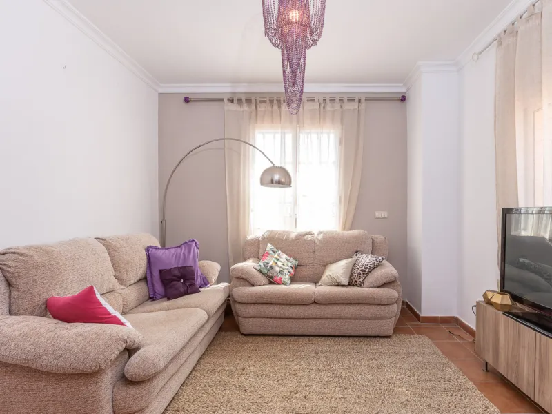 Large, attractive family home in very quiet area close to Marbella and next to a Natural Park. Beautiful open south and south-west views. Large, fully equipped kitchen with fireplace and sea views. Ample living/dining room leading out onto terrace and poo