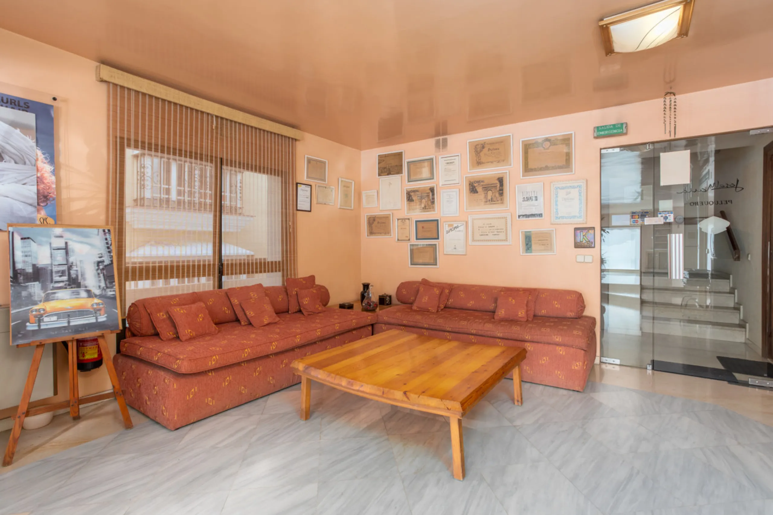 PROPERTY IN EXCLUSIVE: Exclusive local for sale, perfectly located in the best commercial area of San Pedro de Alcántara, a great investment opportunity in Marques del Duero Street.It has 225m2 diaphanous with panoramic views of the entire commercial gall