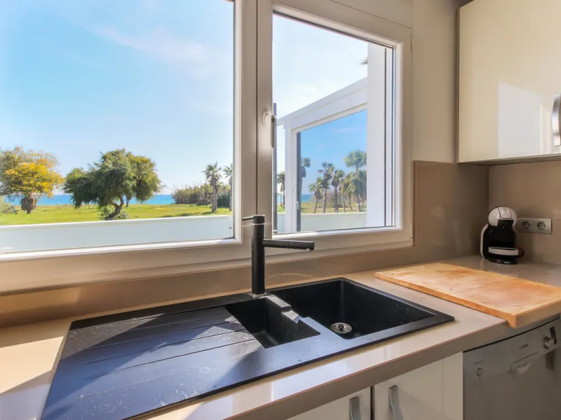 The property has a private, heated swimming pool which is positioned almost on the beach itself.  The gardens and pool have sunshine all day.