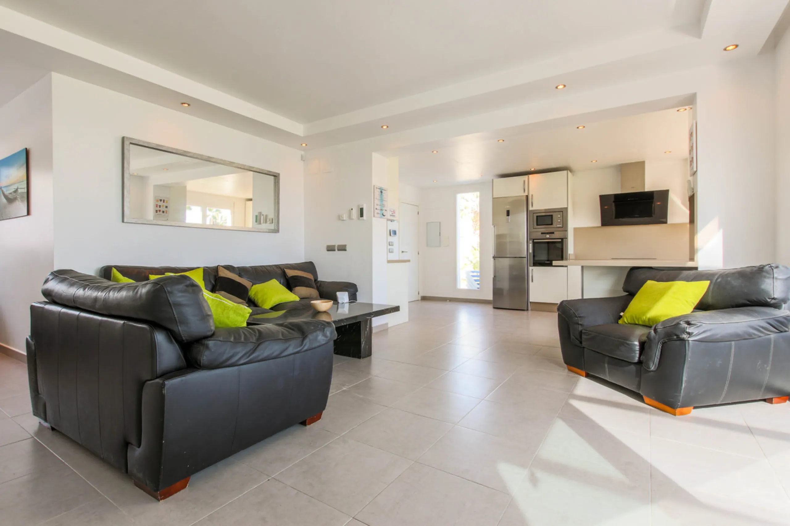 The property has a private, heated swimming pool which is positioned almost on the beach itself.  The gardens and pool have sunshine all day.