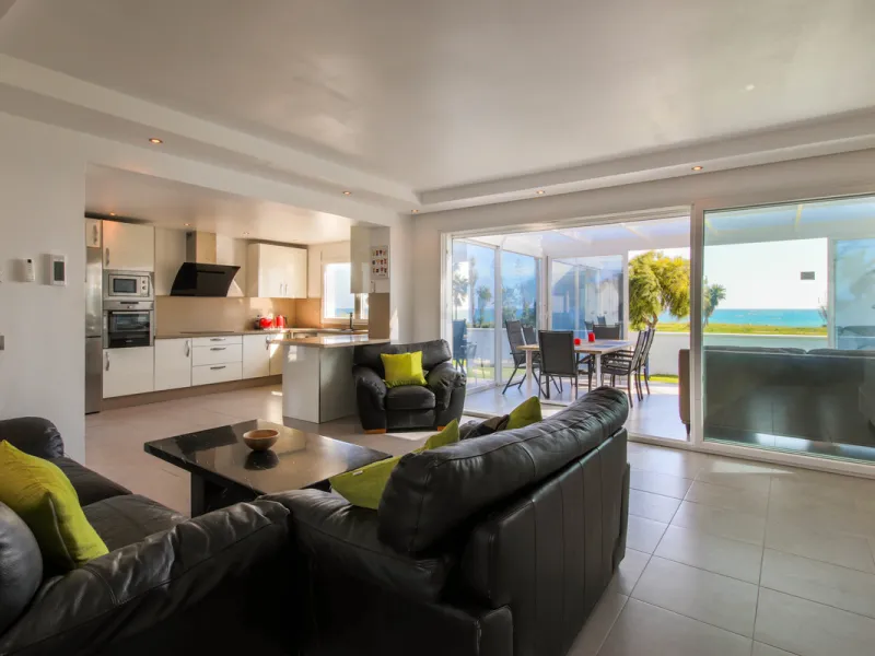 The property has a private, heated swimming pool which is positioned almost on the beach itself.  The gardens and pool have sunshine all day.