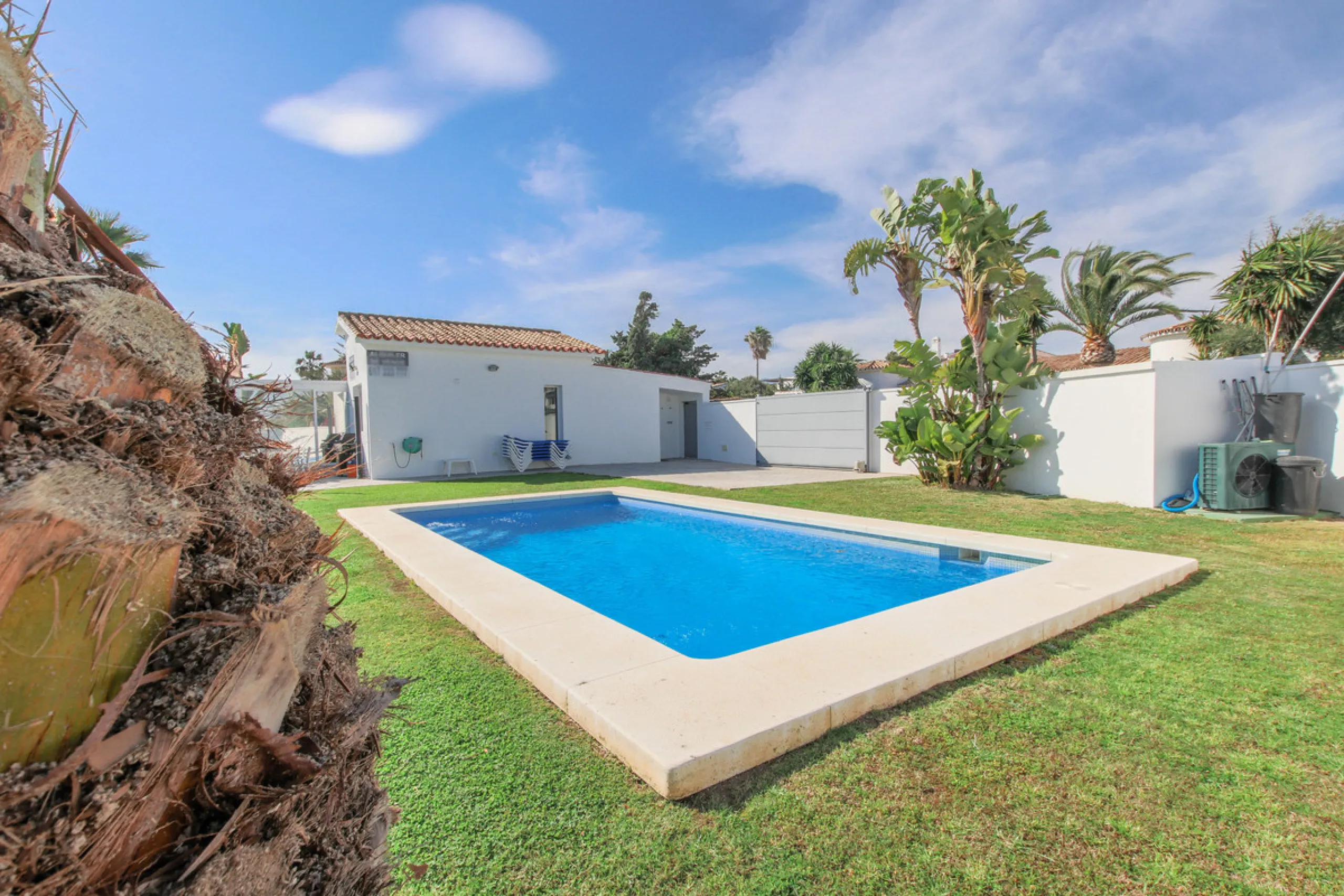 The property has a private, heated swimming pool which is positioned almost on the beach itself.  The gardens and pool have sunshine all day.