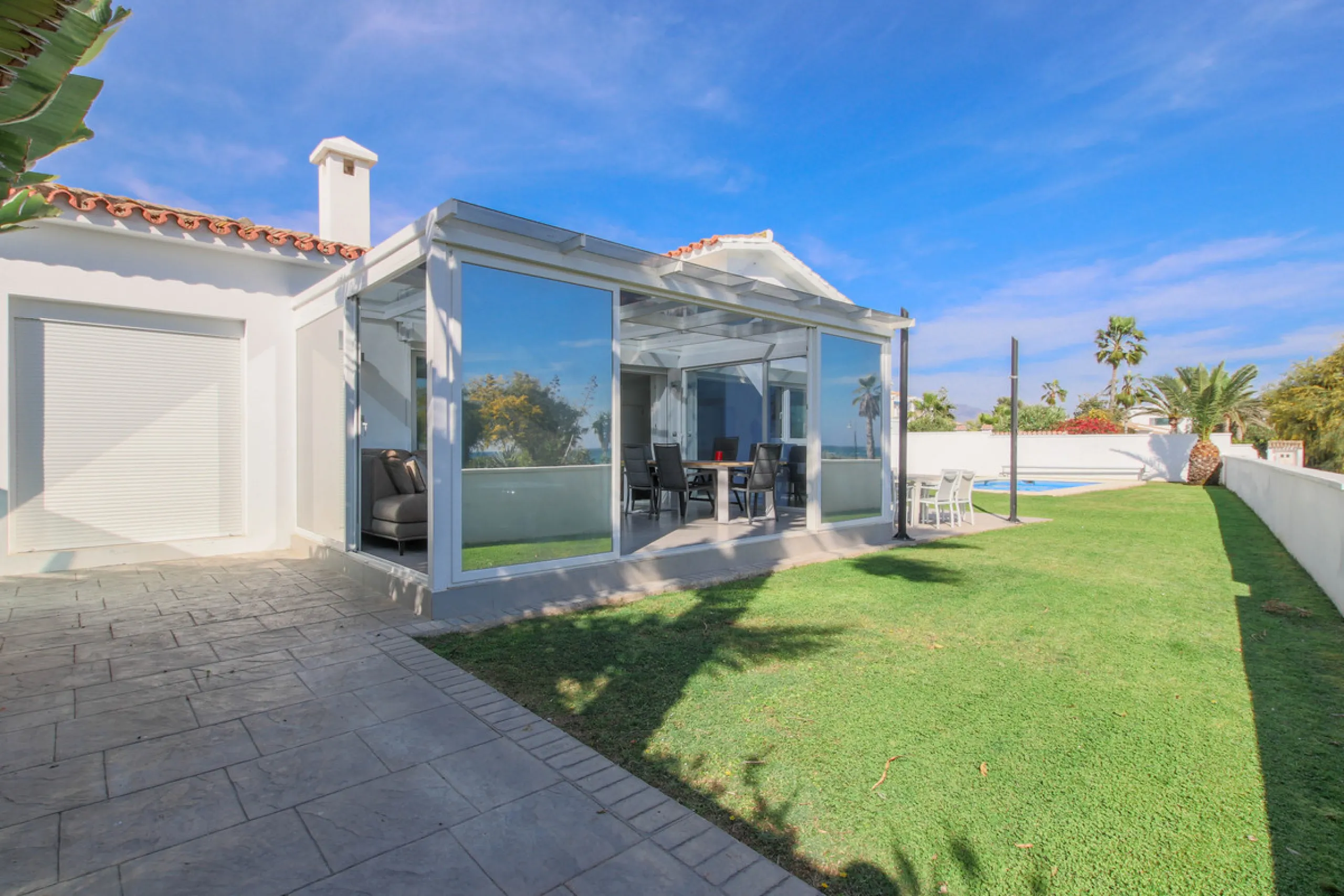 The property has a private, heated swimming pool which is positioned almost on the beach itself.  The gardens and pool have sunshine all day.