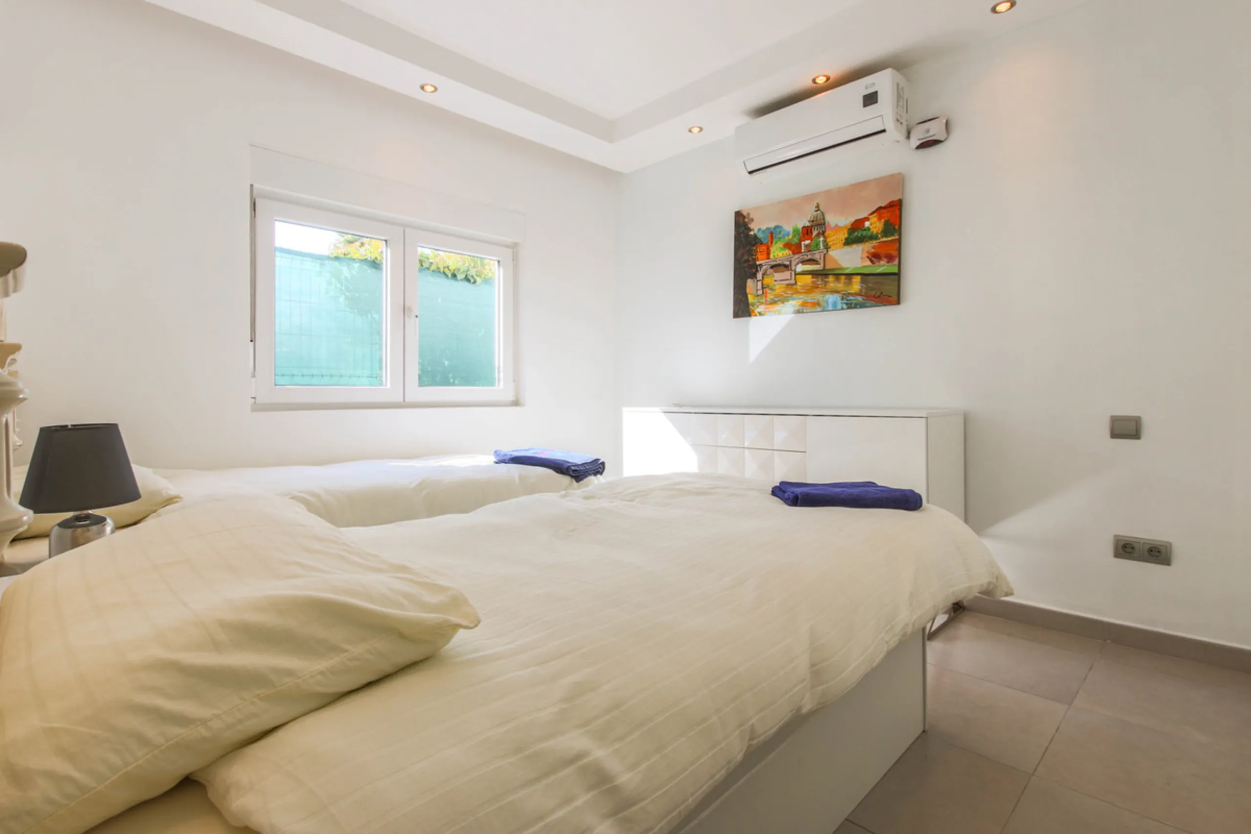 The property has a private, heated swimming pool which is positioned almost on the beach itself.  The gardens and pool have sunshine all day.