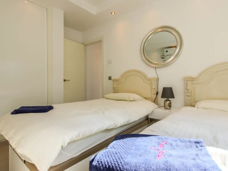 The property has a private, heated swimming pool which is positioned almost on the beach itself.  The gardens and pool have sunshine all day.