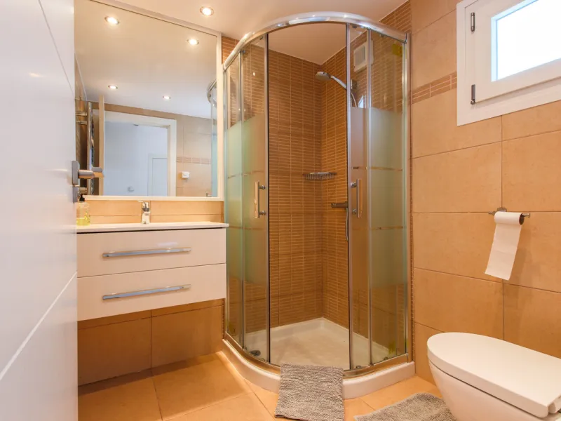 The property has a private, heated swimming pool which is positioned almost on the beach itself.  The gardens and pool have sunshine all day.