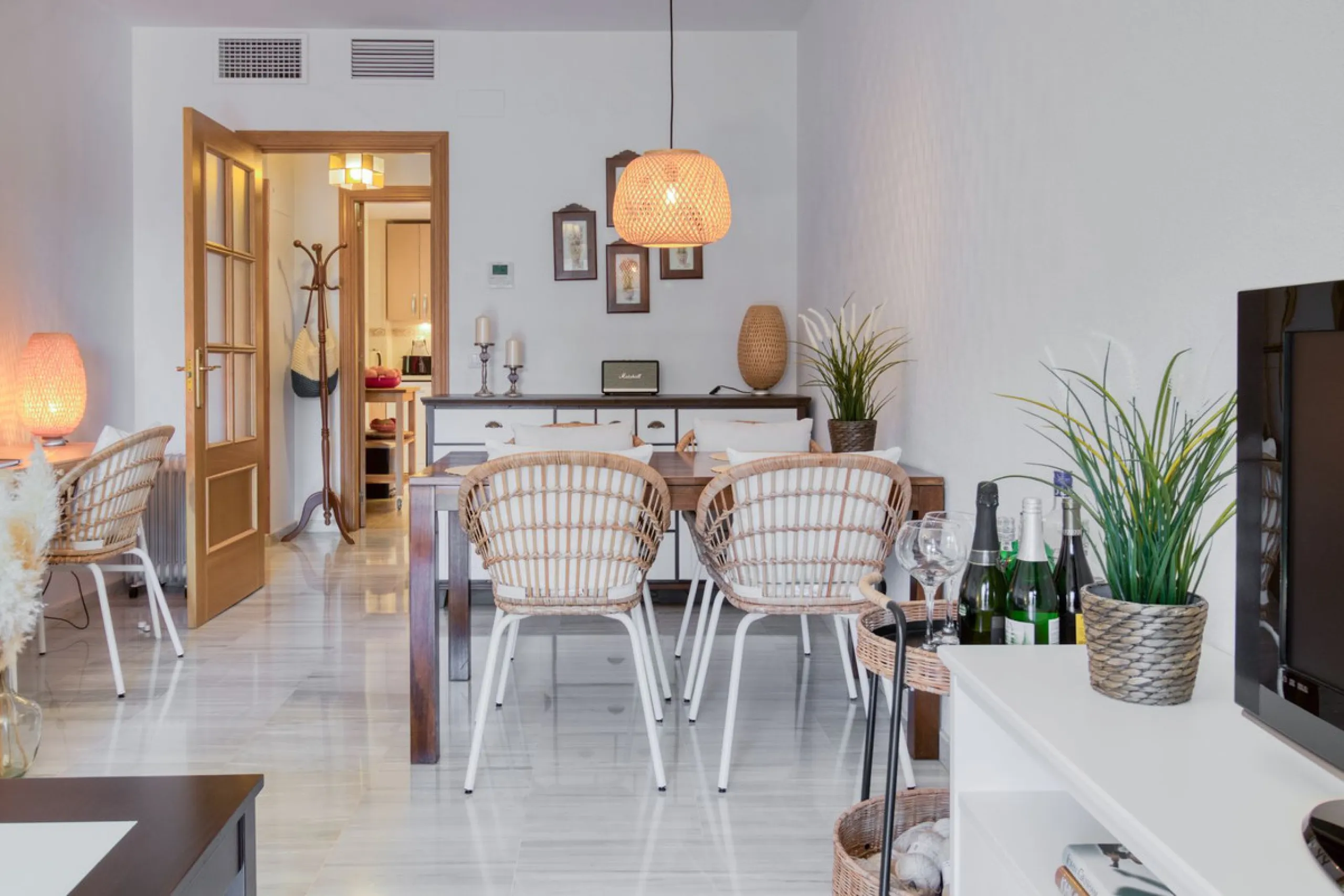 Gut gepflegte Etagenwohnung mit sonniger Terrasse in der Nähe des Bahnhofs El Pinillo in Torremolinos
