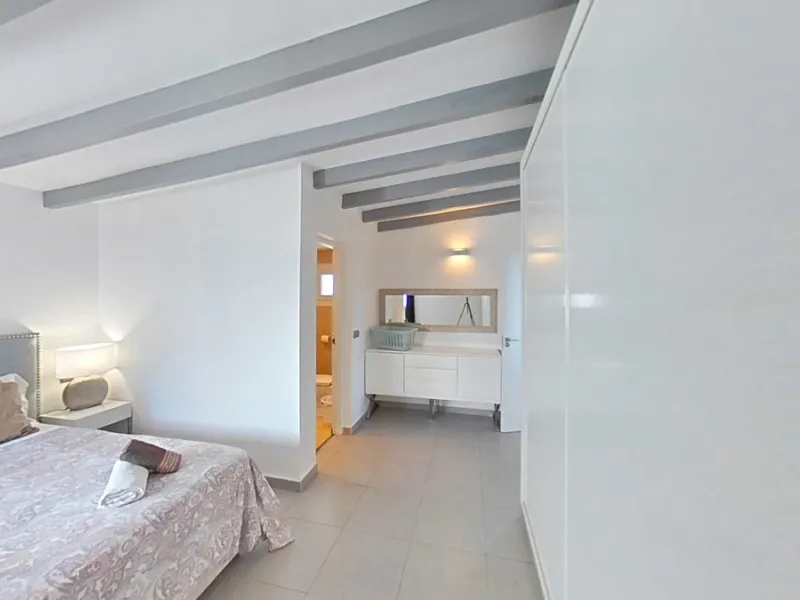 The property has a private, heated swimming pool which is positioned almost on the beach itself.  The gardens and pool have sunshine all day.