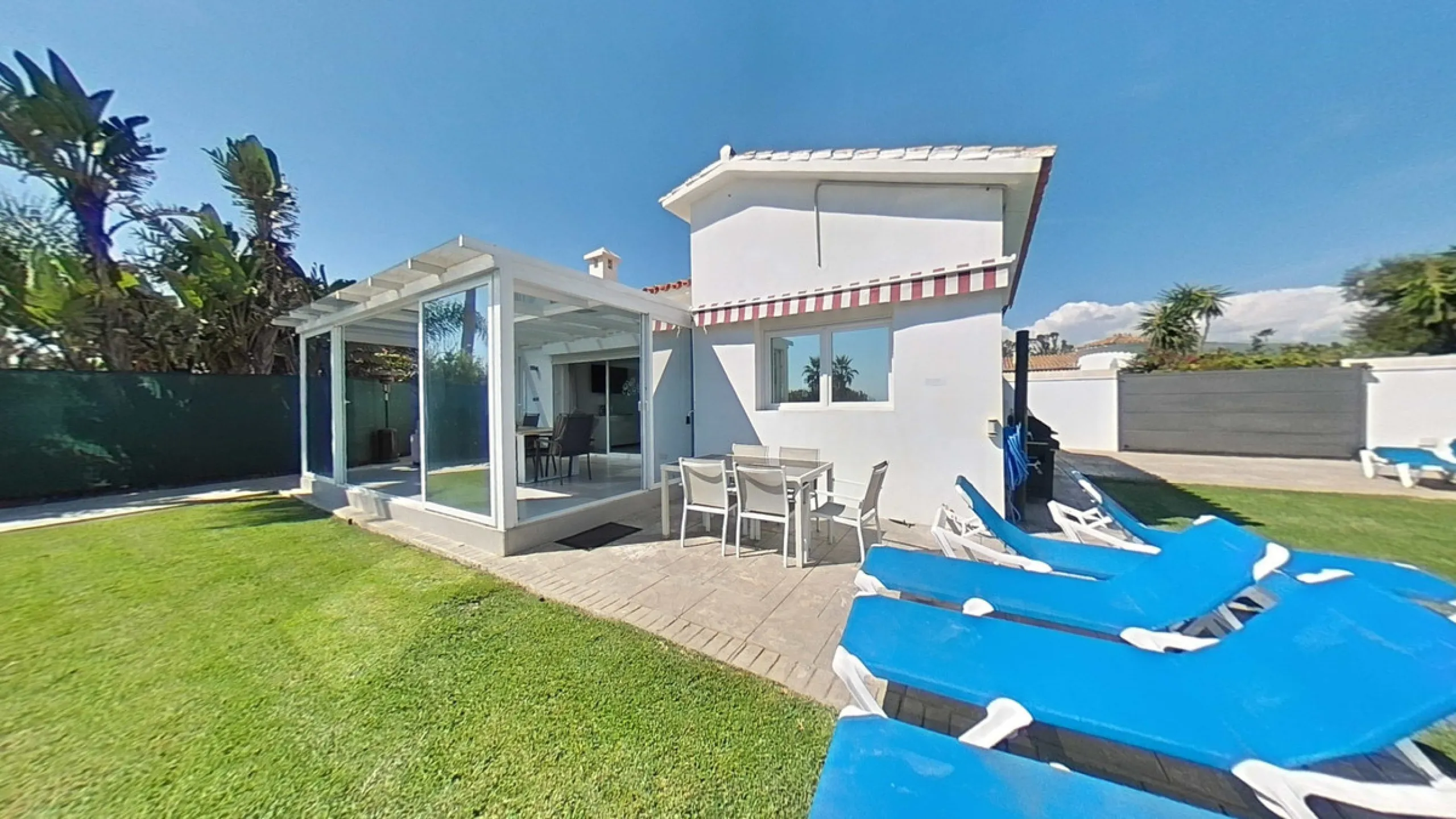 The property has a private, heated swimming pool which is positioned almost on the beach itself.  The gardens and pool have sunshine all day.