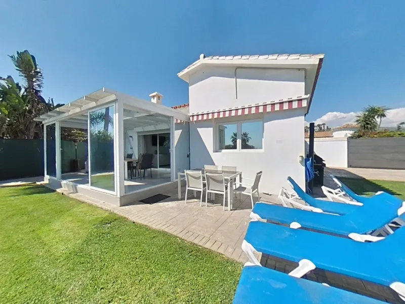 The property has a private, heated swimming pool which is positioned almost on the beach itself.  The gardens and pool have sunshine all day.