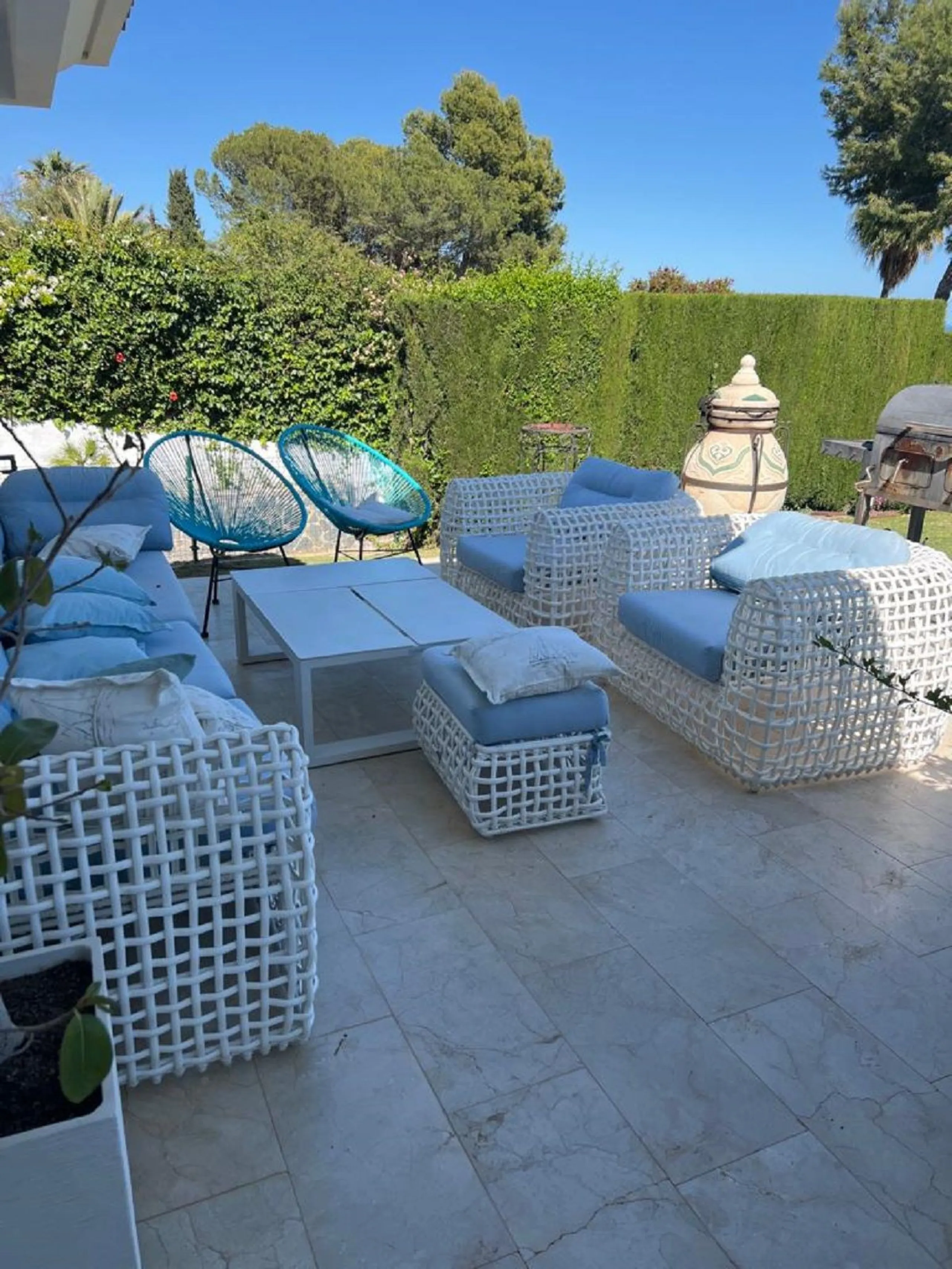 Dream villa with panoramic sea and mountain views in El Paraiso.