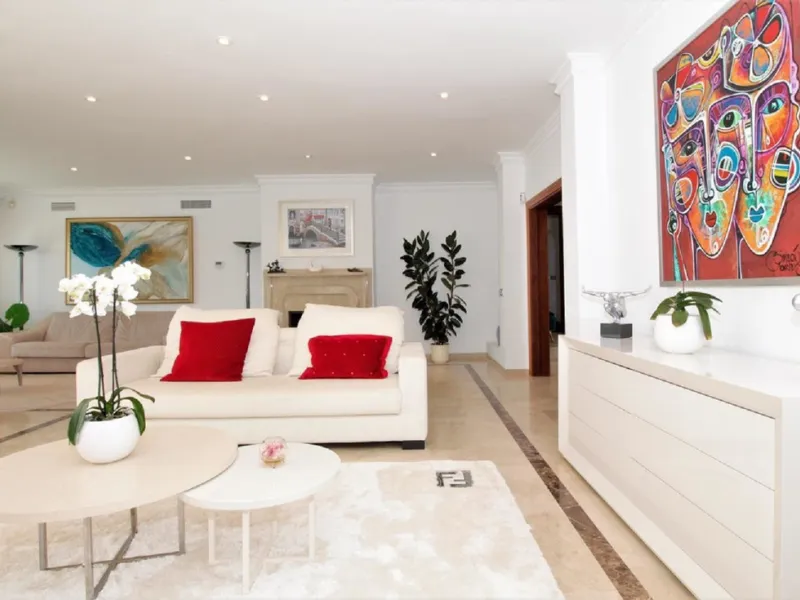 Dream villa with panoramic sea and mountain views in El Paraiso.