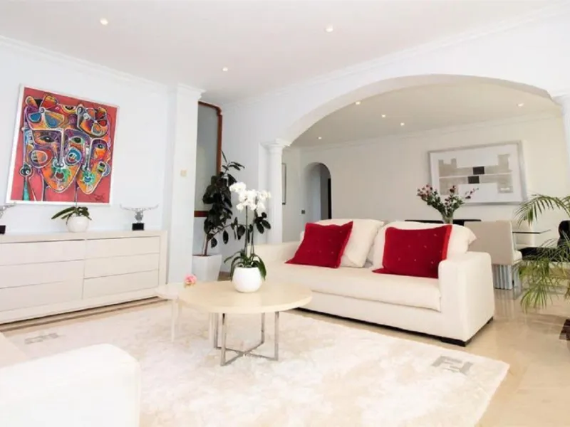 Dream villa with panoramic sea and mountain views in El Paraiso.