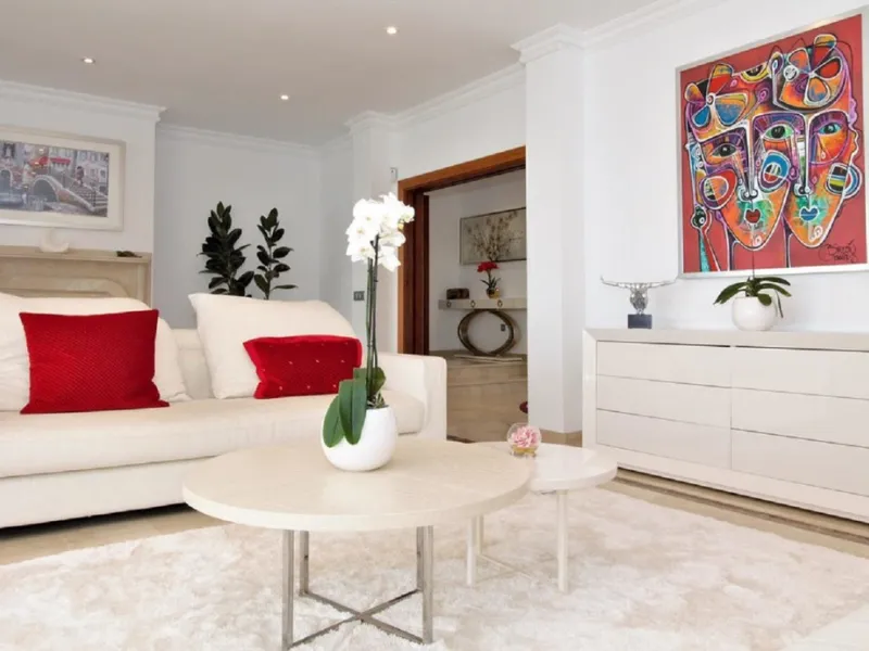 Dream villa with panoramic sea and mountain views in El Paraiso.