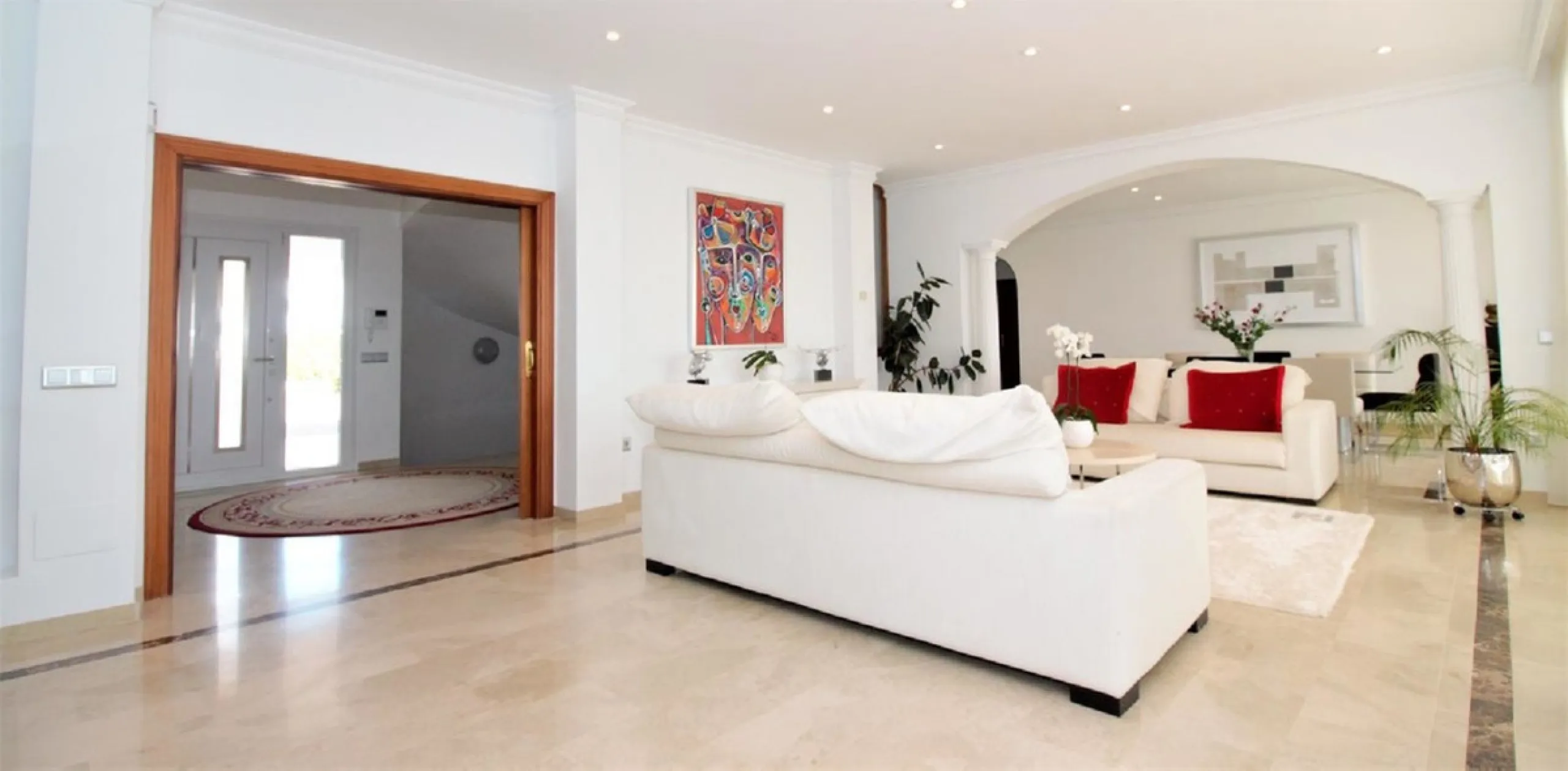 Dream villa with panoramic sea and mountain views in El Paraiso.