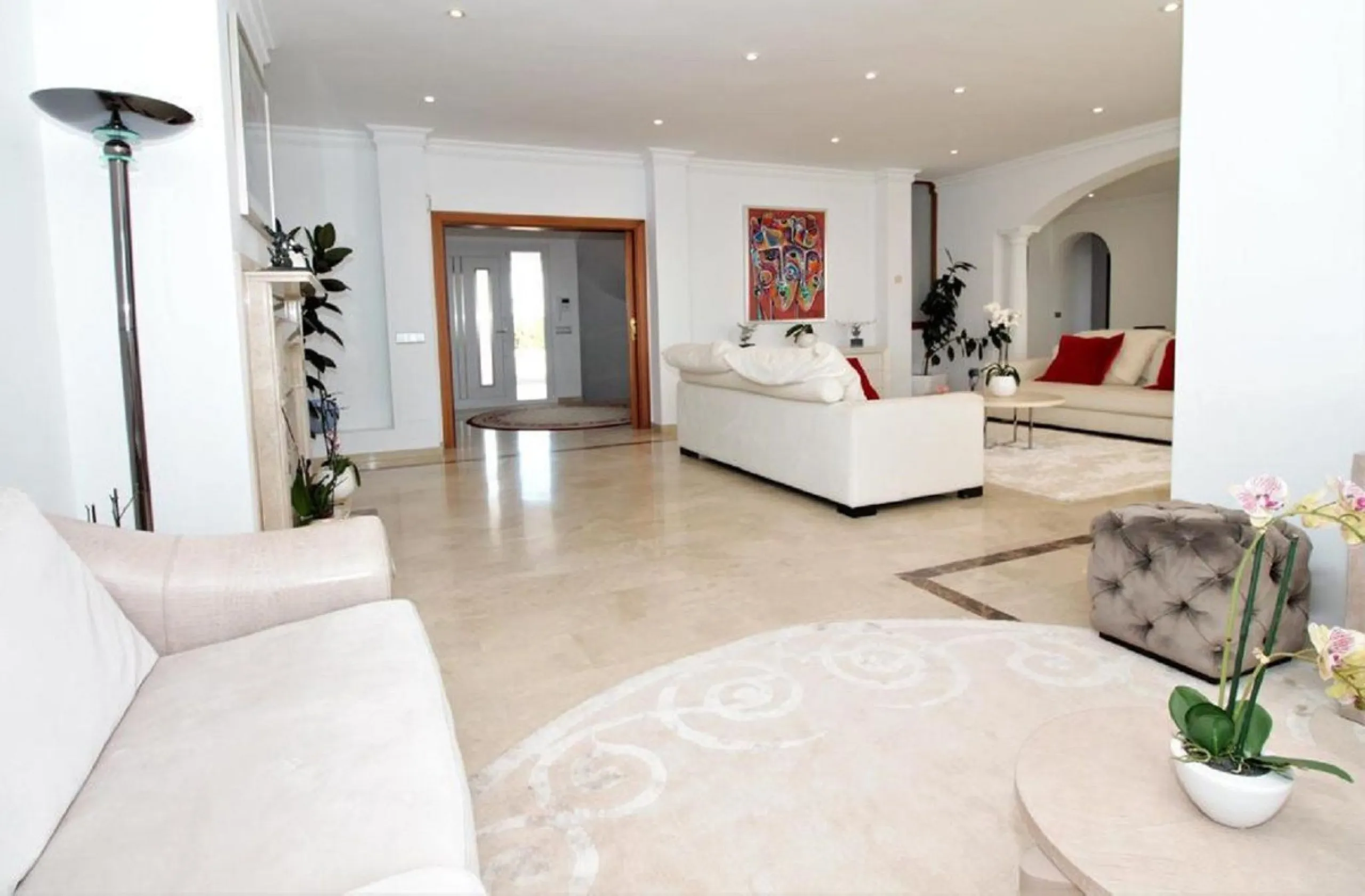Dream villa with panoramic sea and mountain views in El Paraiso.