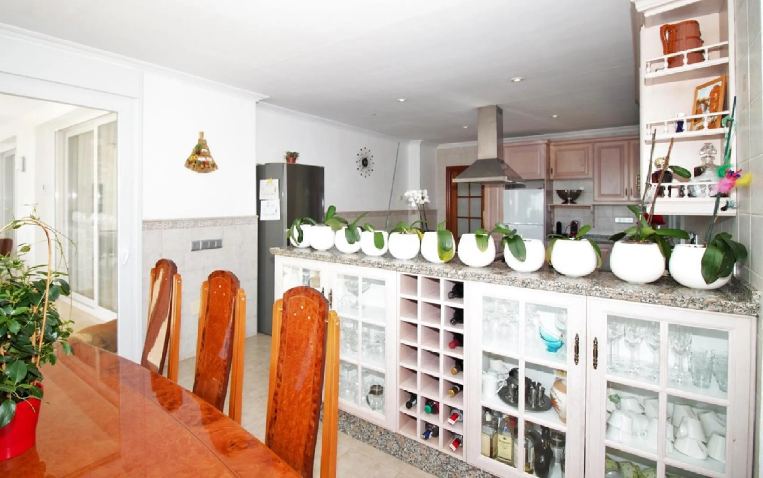 Dream villa with panoramic sea and mountain views in El Paraiso.