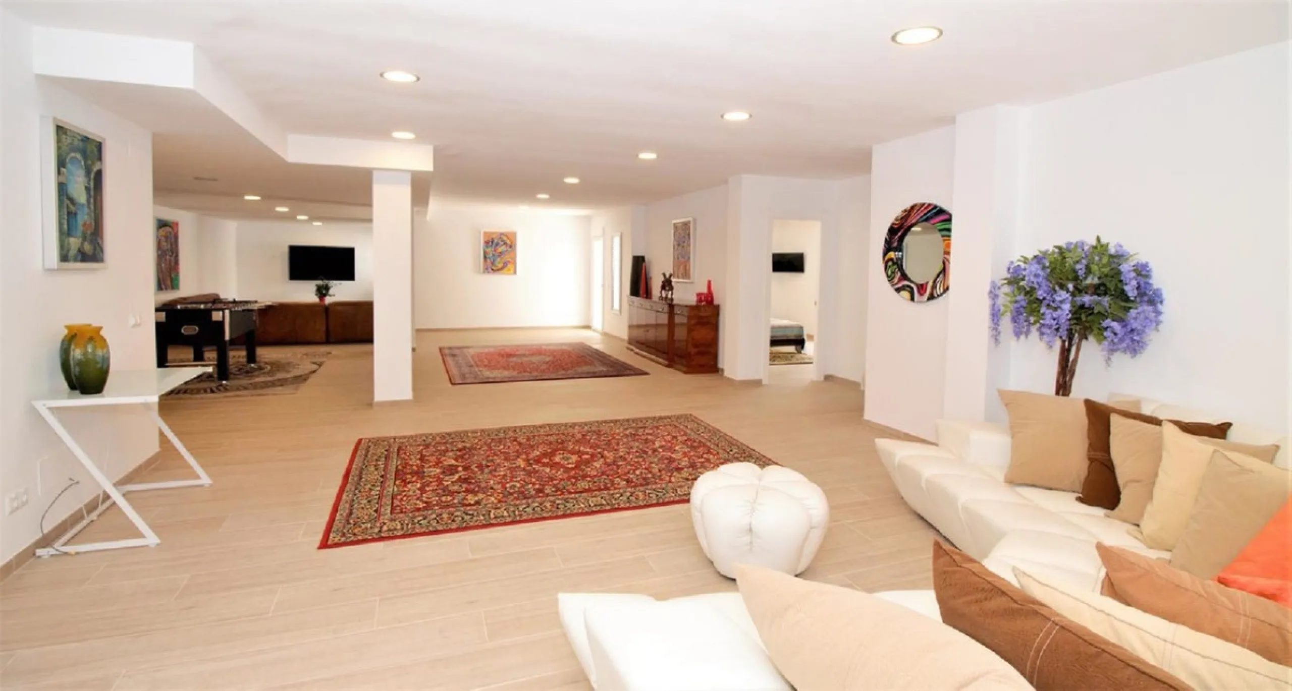 Dream villa with panoramic sea and mountain views in El Paraiso.