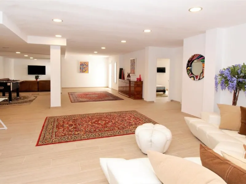 Dream villa with panoramic sea and mountain views in El Paraiso.