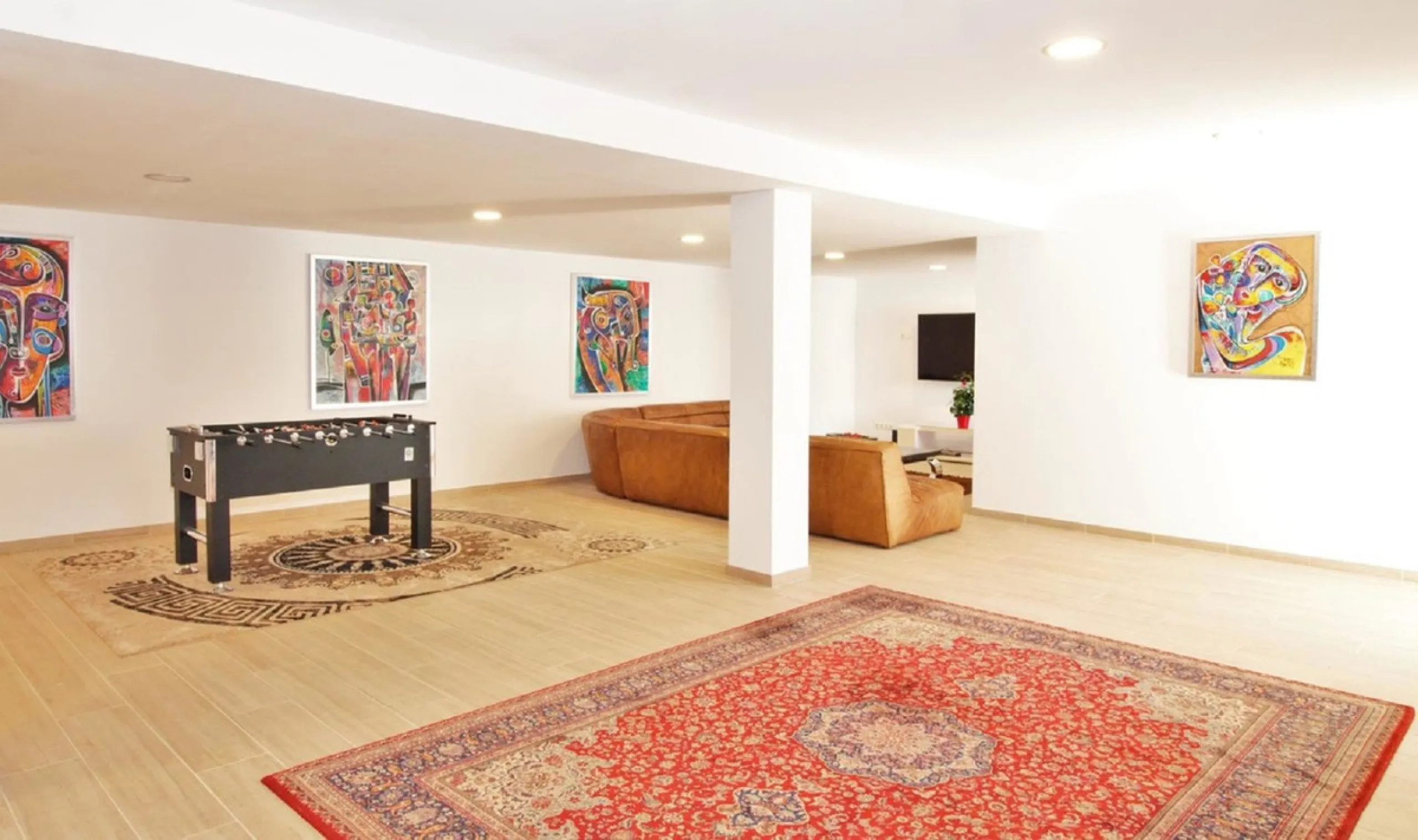 Dream villa with panoramic sea and mountain views in El Paraiso.