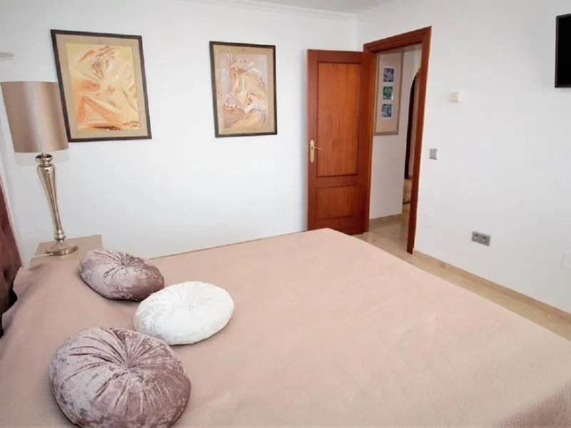 Dream villa with panoramic sea and mountain views in El Paraiso.