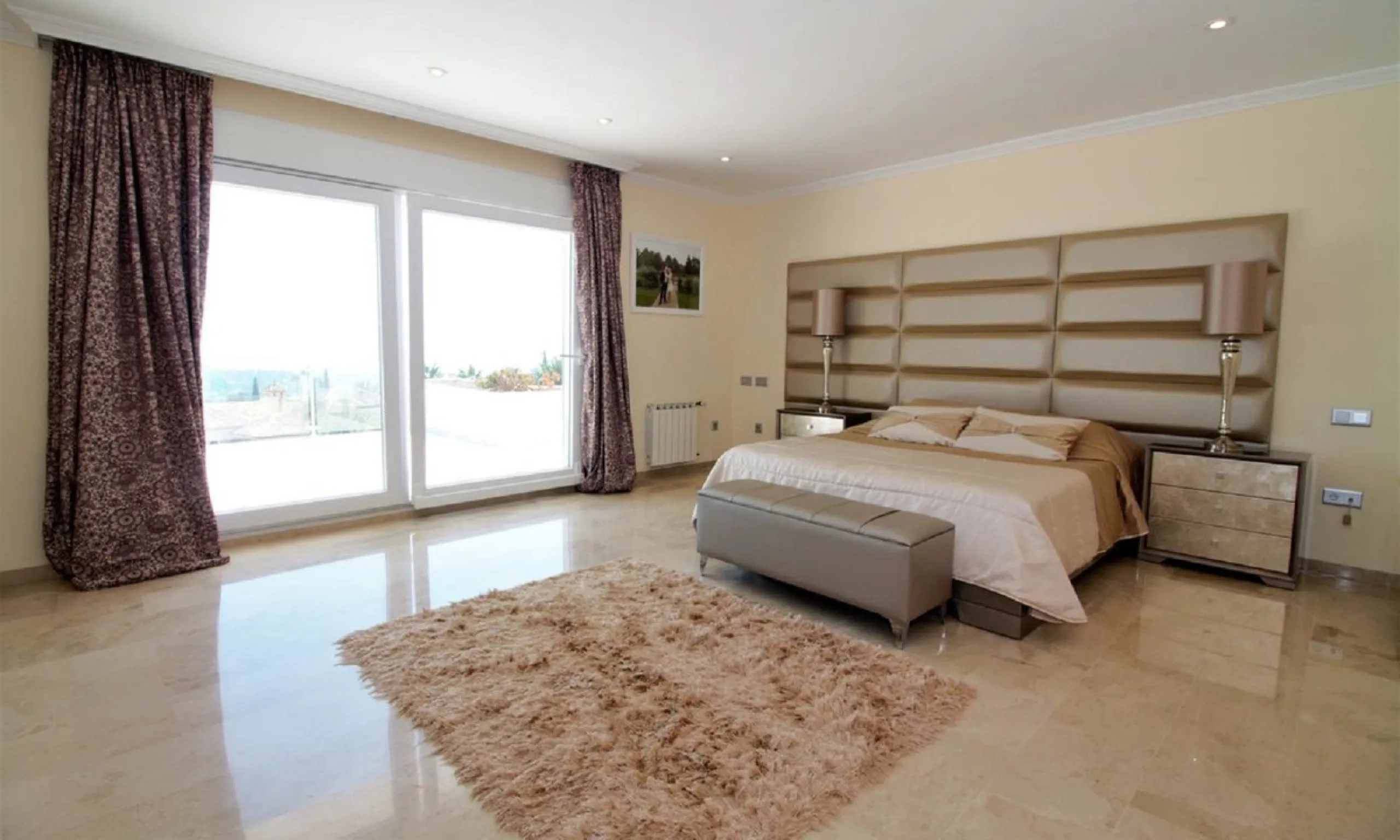 Dream villa with panoramic sea and mountain views in El Paraiso.