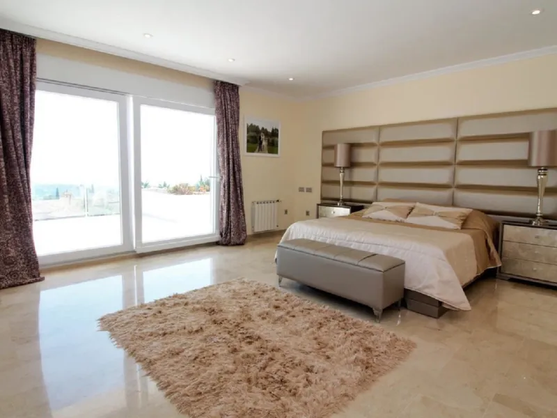 Dream villa with panoramic sea and mountain views in El Paraiso.