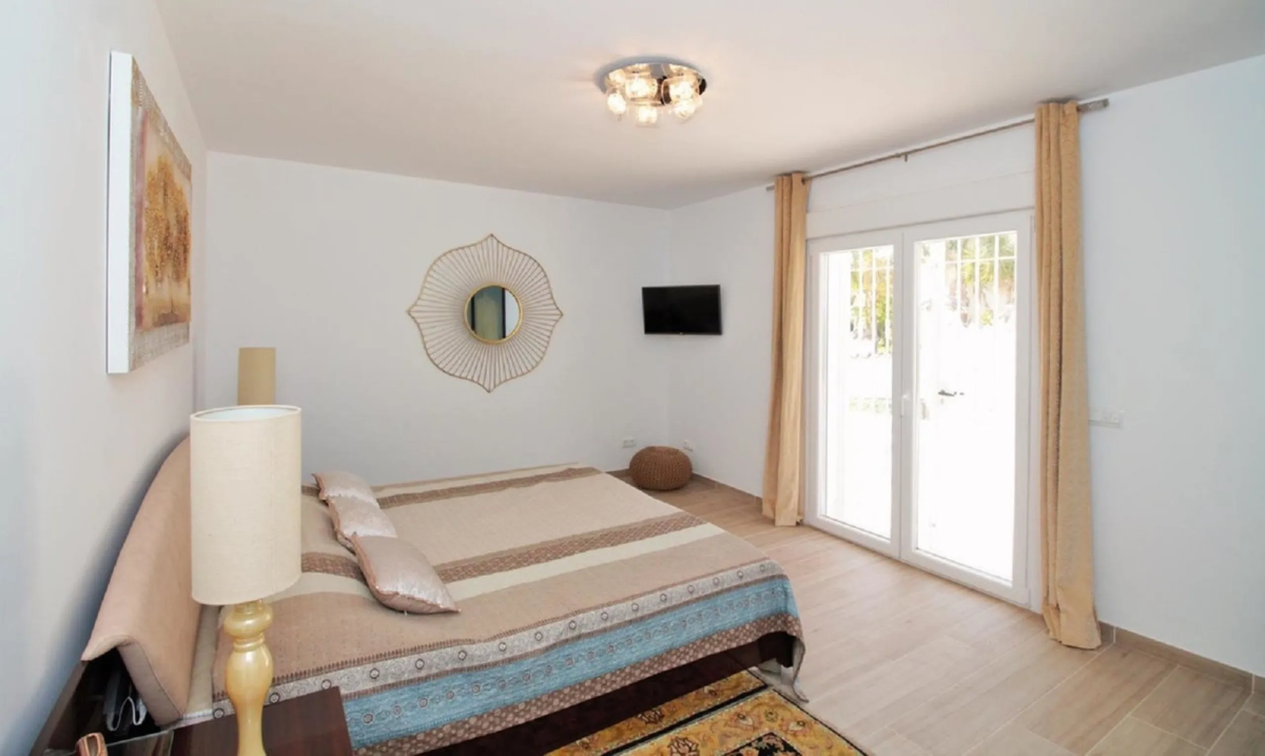 Dream villa with panoramic sea and mountain views in El Paraiso.