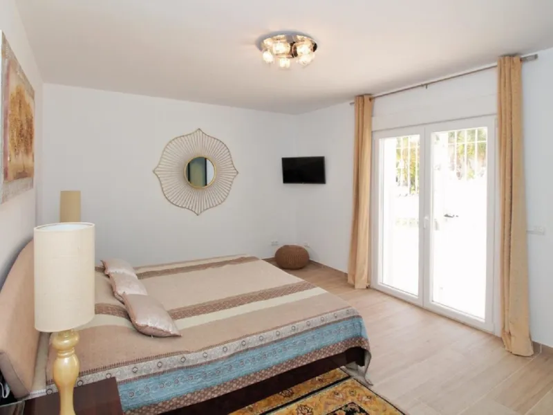 Dream villa with panoramic sea and mountain views in El Paraiso.