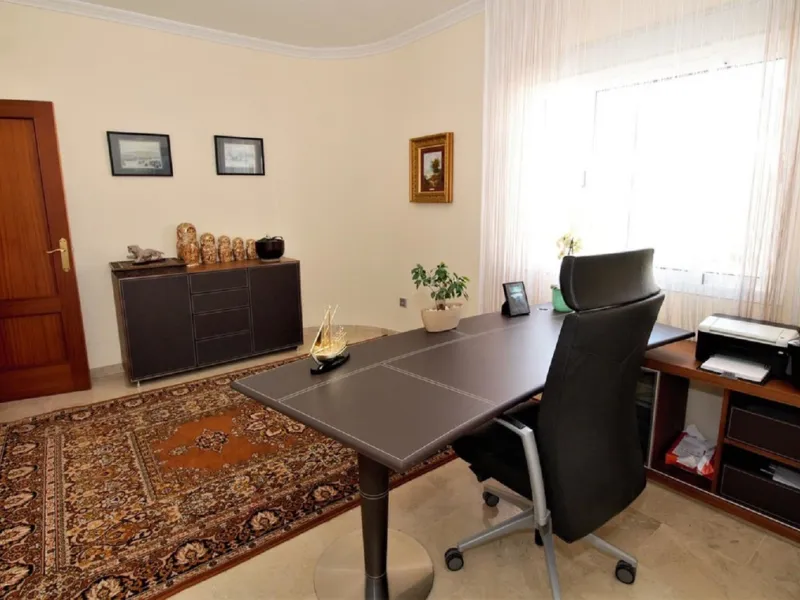 Dream villa with panoramic sea and mountain views in El Paraiso.