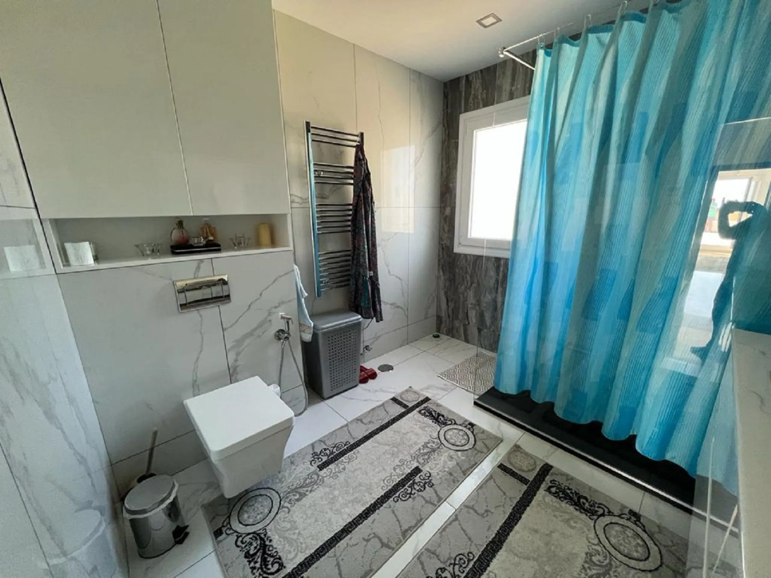 Dream villa with panoramic sea and mountain views in El Paraiso.