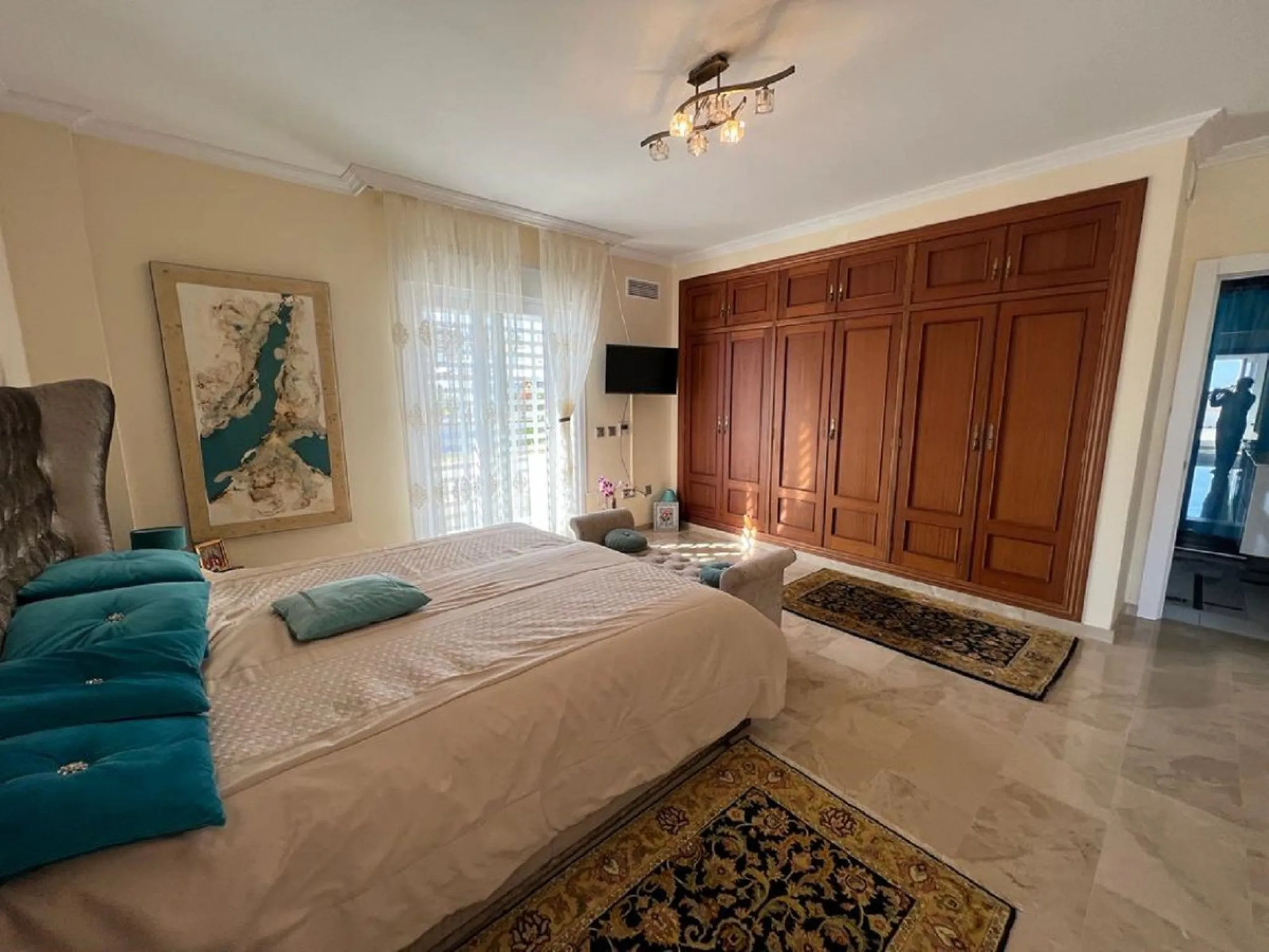 Dream villa with panoramic sea and mountain views in El Paraiso.