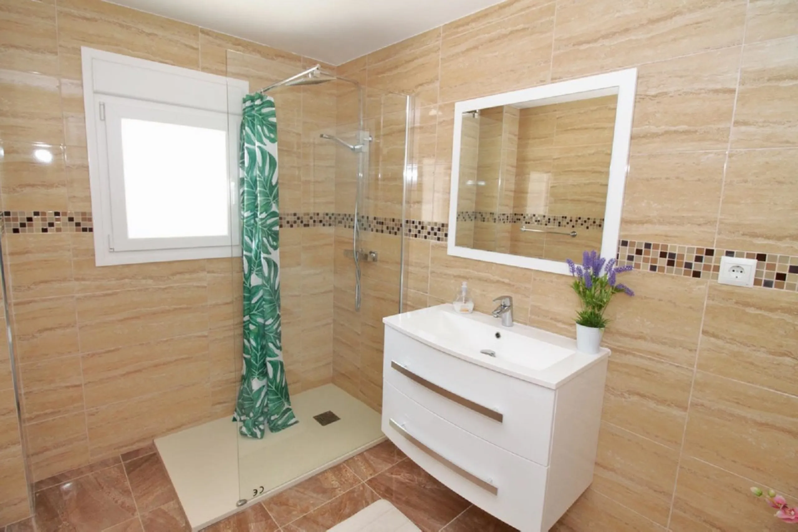 Dream villa with panoramic sea and mountain views in El Paraiso.