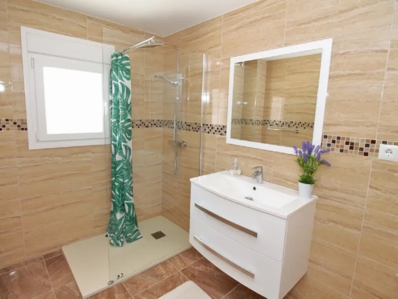 Dream villa with panoramic sea and mountain views in El Paraiso.