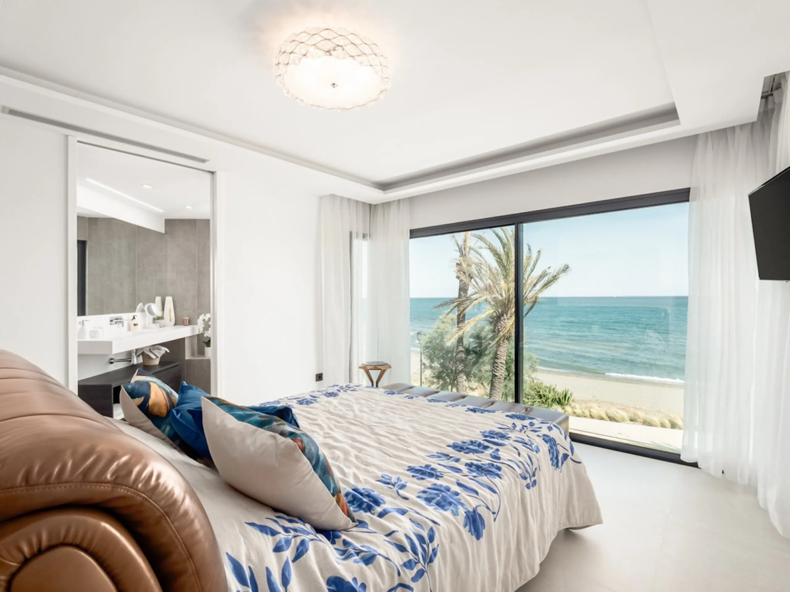 Experience luxury coastal living at The Islands, Estepona, an exclusive first-line beach urbanization offering direct access to the Mediterranean. This prestigious residential community combines modern architecture with elegant design, providing the perfe