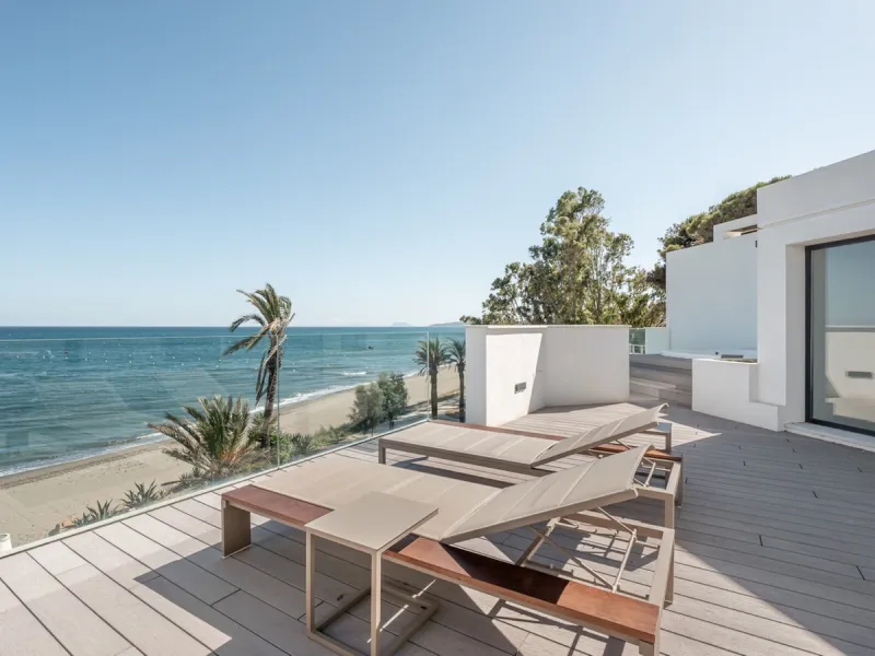 Experience luxury coastal living at The Islands, Estepona, an exclusive first-line beach urbanization offering direct access to the Mediterranean. This prestigious residential community combines modern architecture with elegant design, providing the perfe